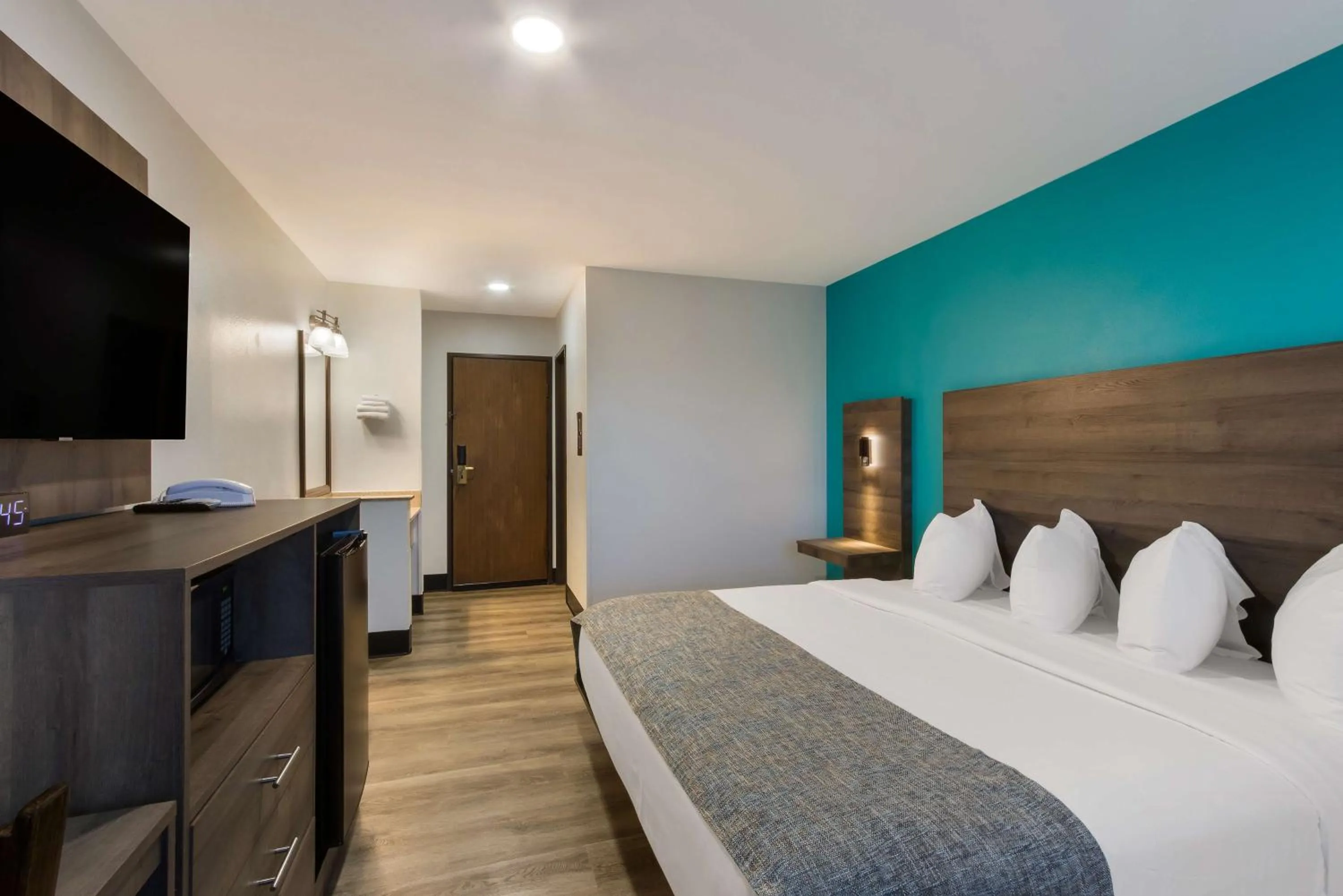 Bedroom, Bed in SureStay by Best Western Camp Verde