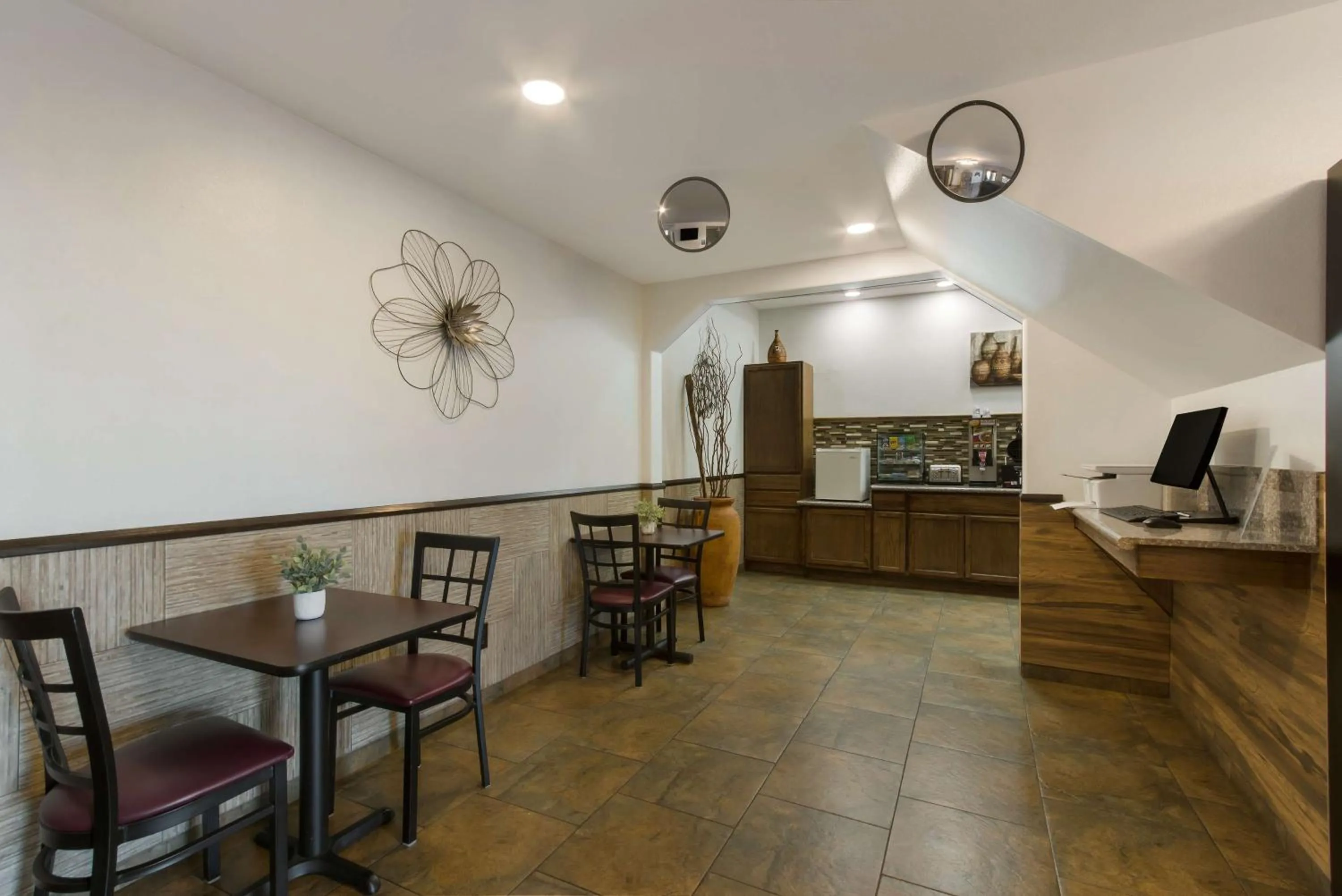 Breakfast in SureStay by Best Western Camp Verde