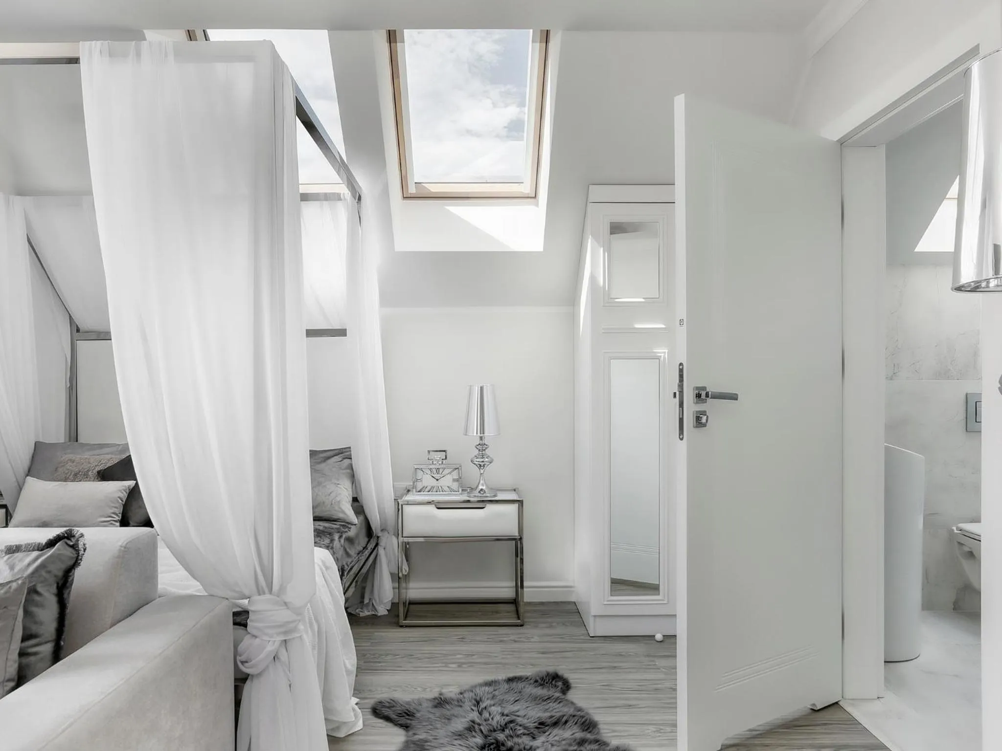 Bedroom, Bed in Sweet Suite