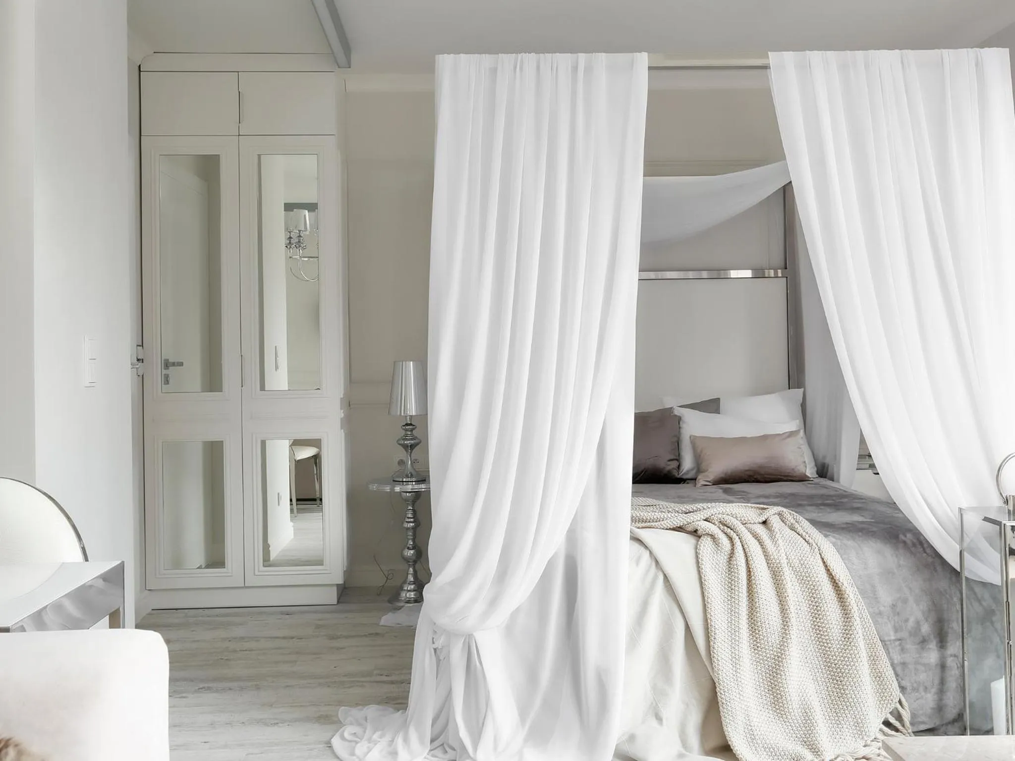 Bedroom, Bed in Sweet Suite