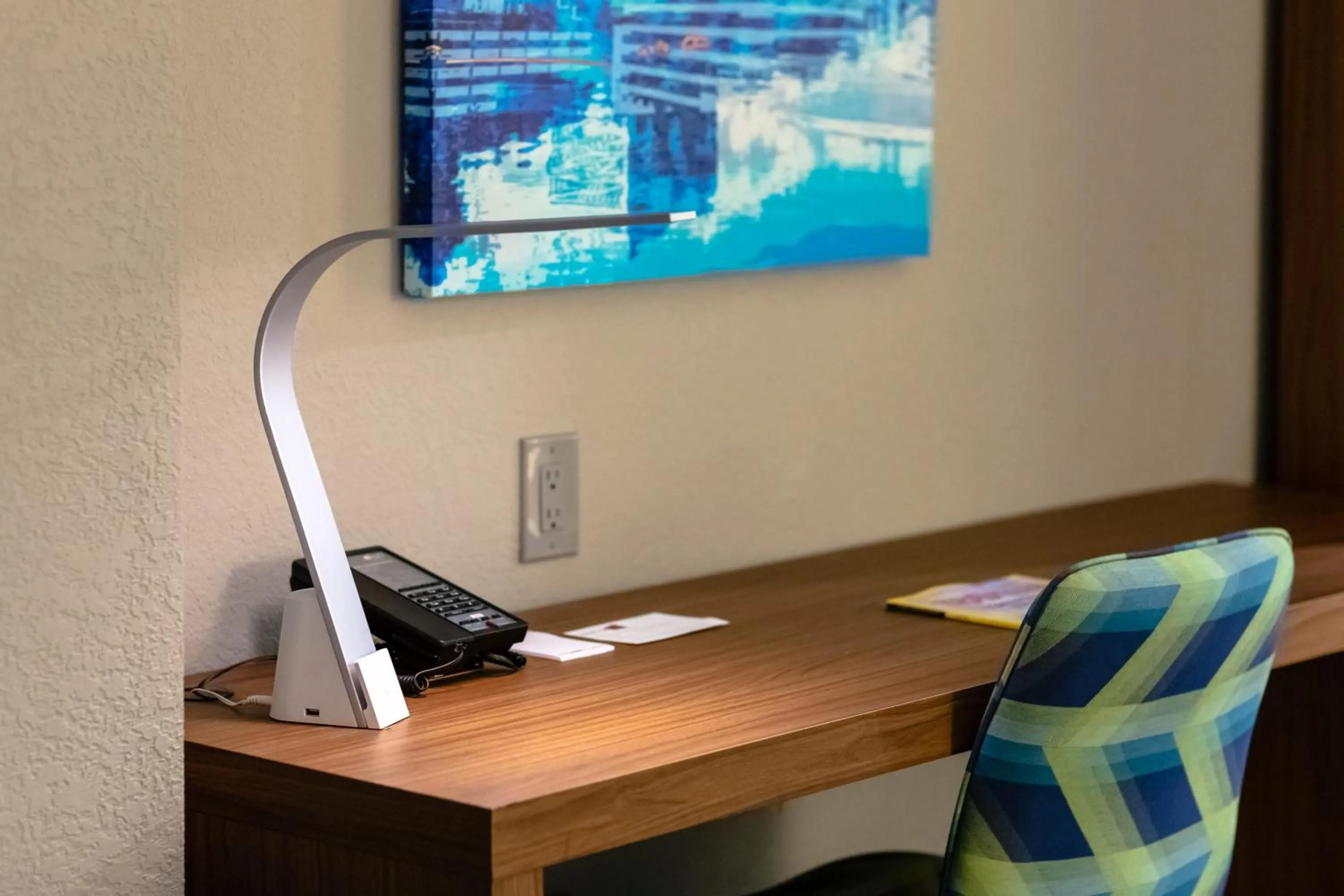 Photo of the whole room in Aloft Columbia Harbison