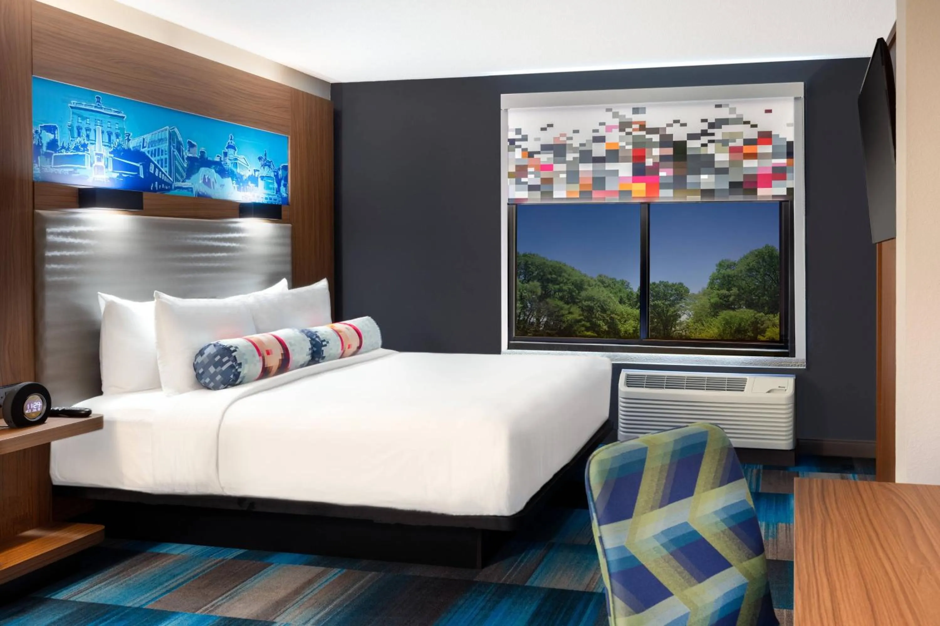 Photo of the whole room, Bed in Aloft Columbia Harbison