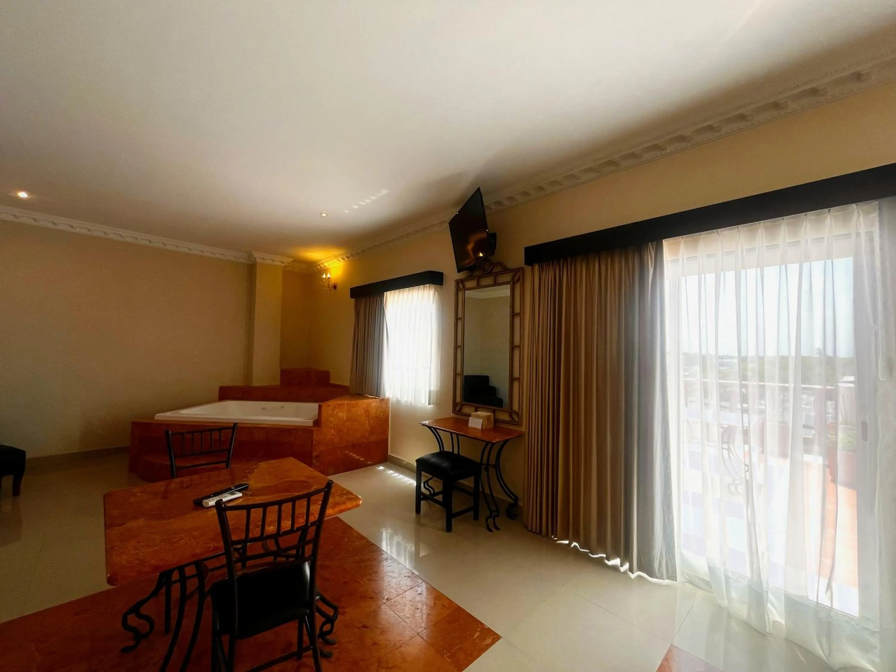 Photo of the whole room, Bed in Hotel Palacio Maya