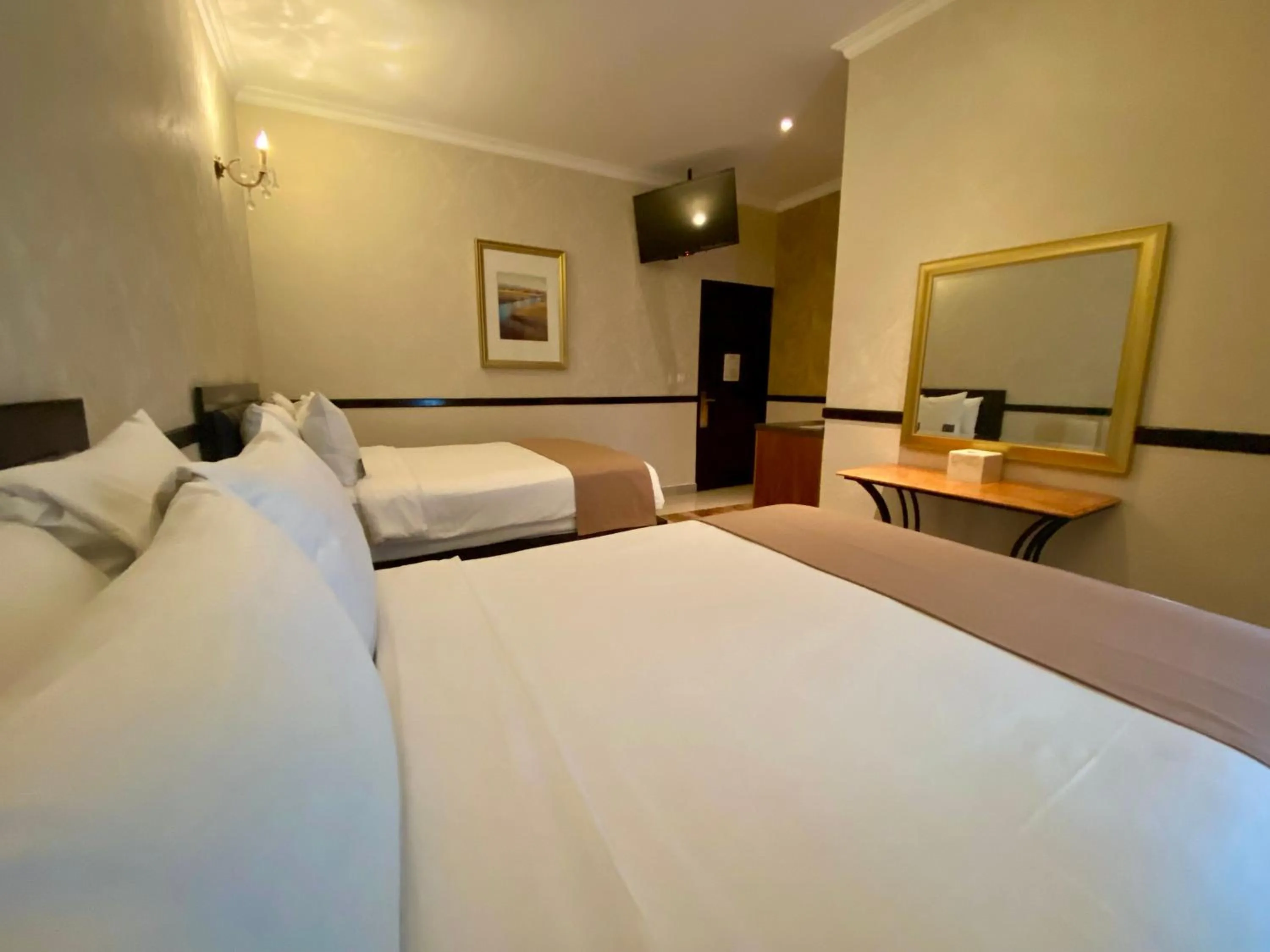 Photo of the whole room, Bed in Hotel Palacio Maya