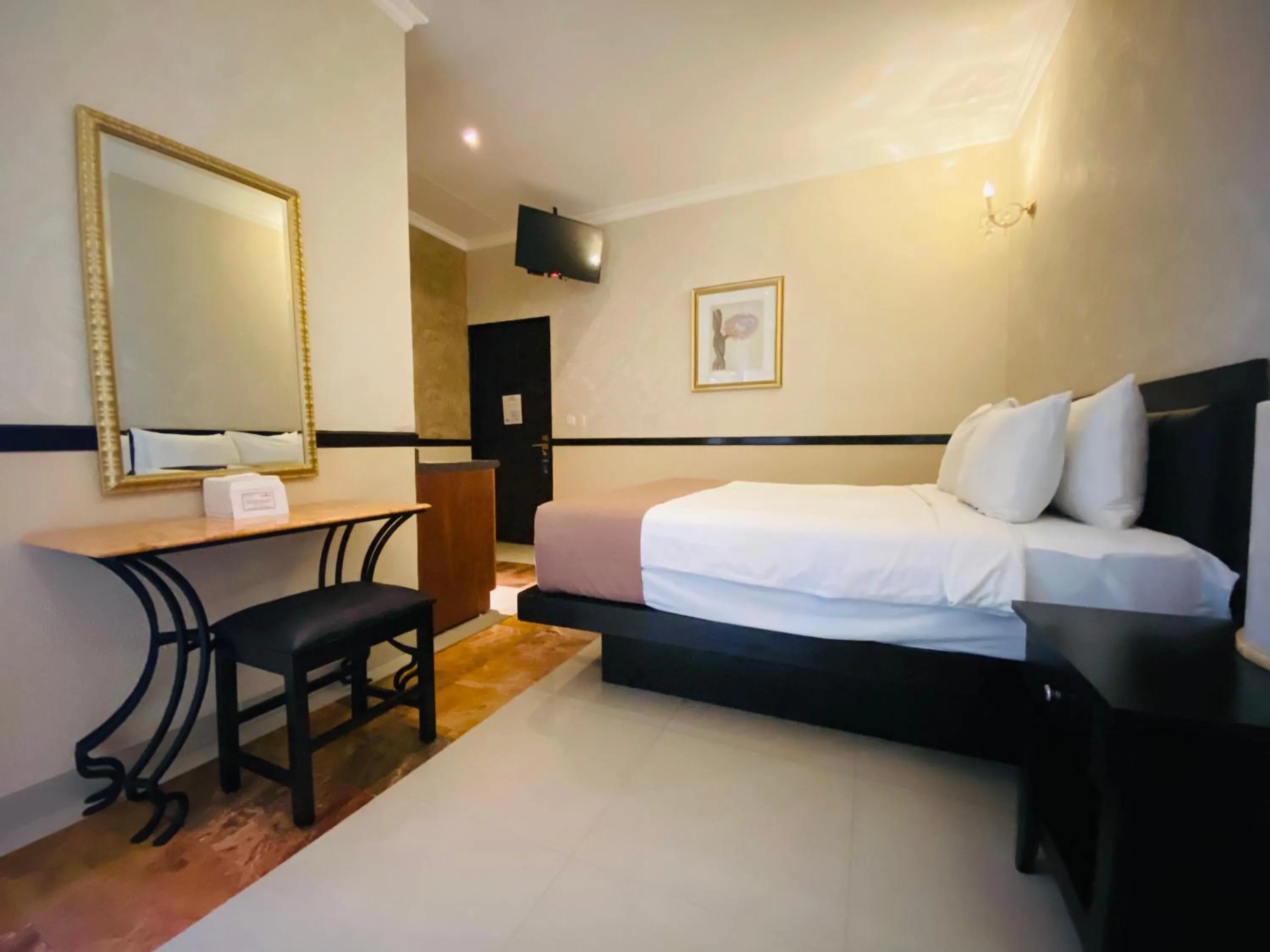 Photo of the whole room, Bed in Hotel Palacio Maya