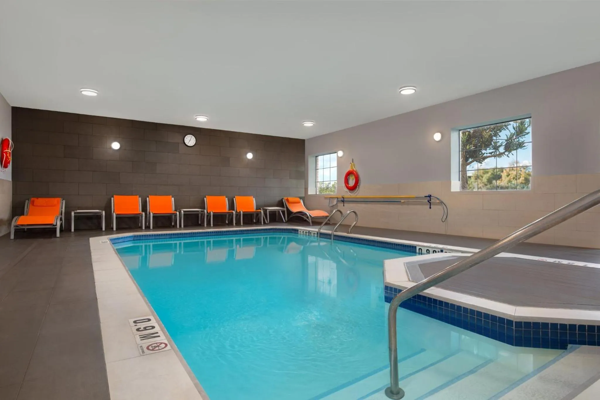 Swimming pool in Holiday Inn Express Hotel & Suites Barrie by IHG