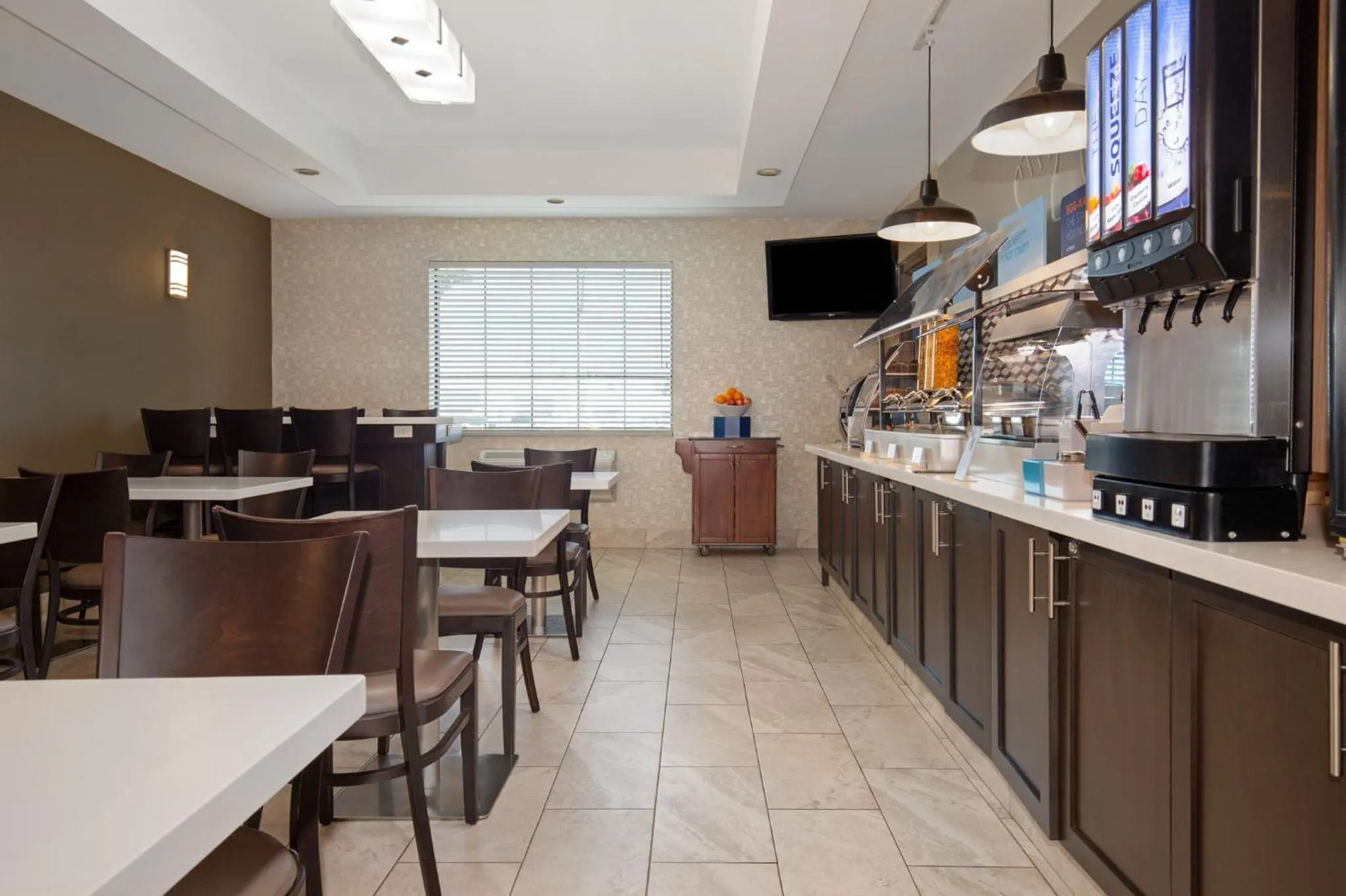 Breakfast in Holiday Inn Express Hotel & Suites Barrie by IHG