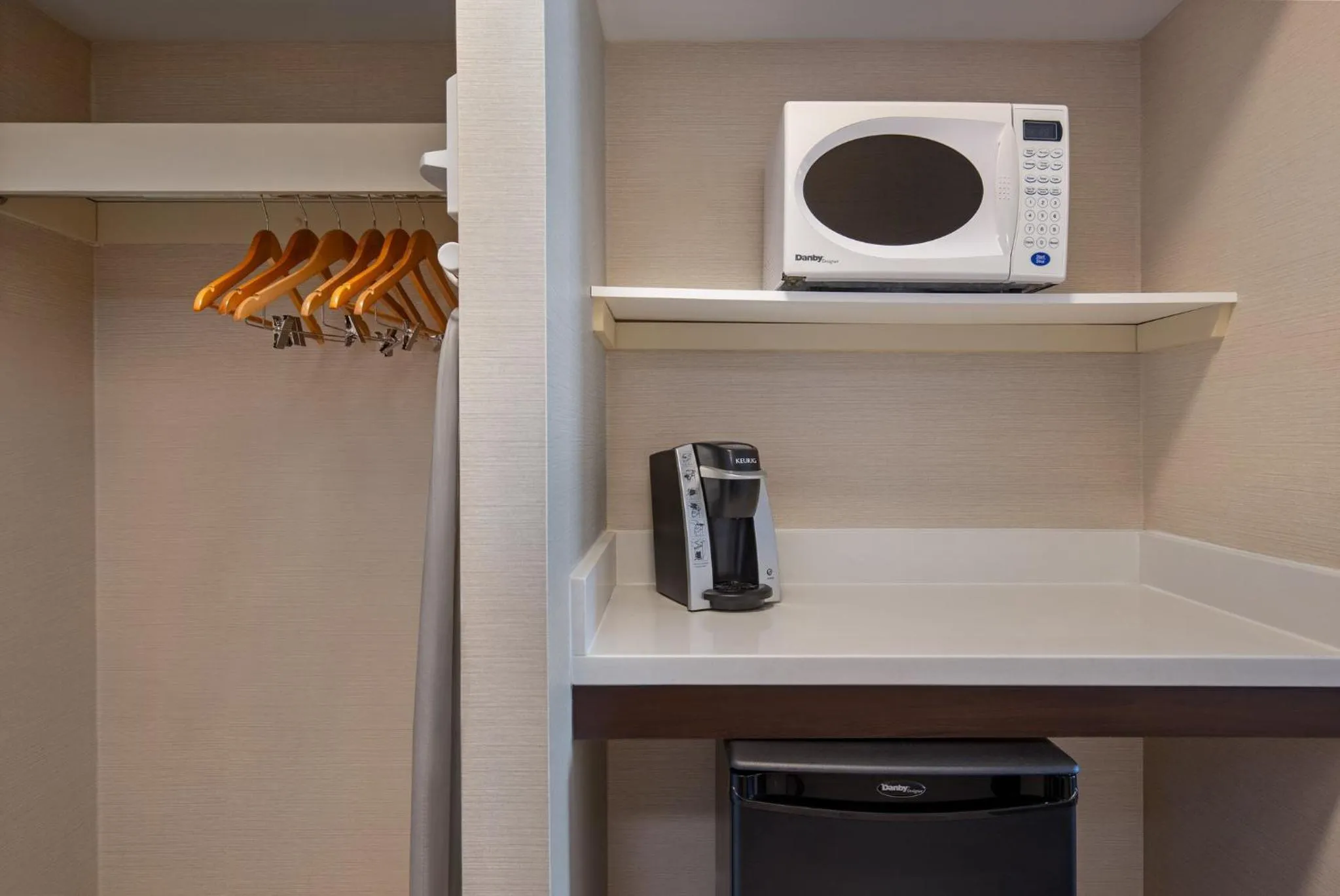 Photo of the whole room in Holiday Inn Express Hotel & Suites Barrie by IHG