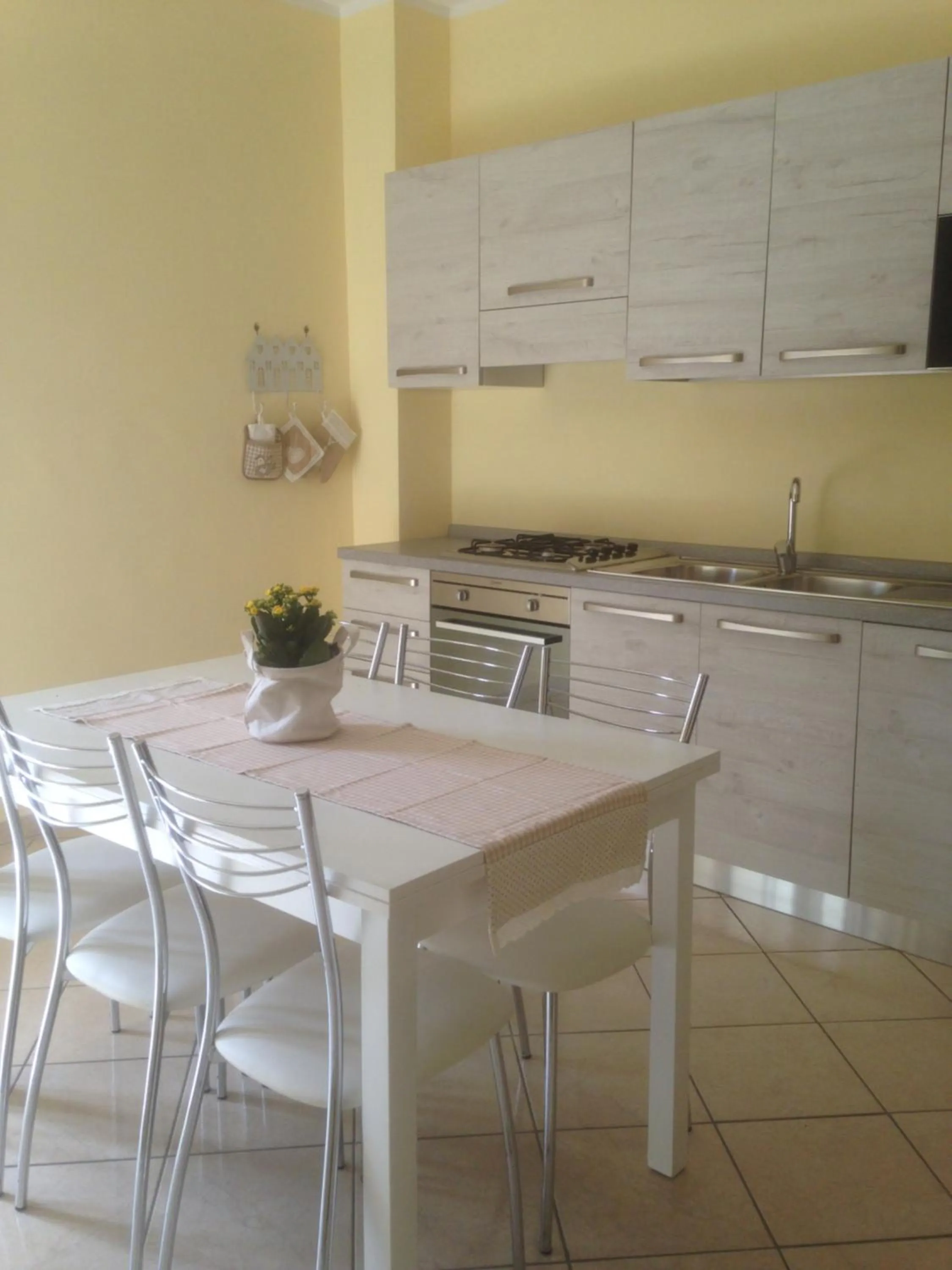 Communal kitchen in La Fontanella b&b