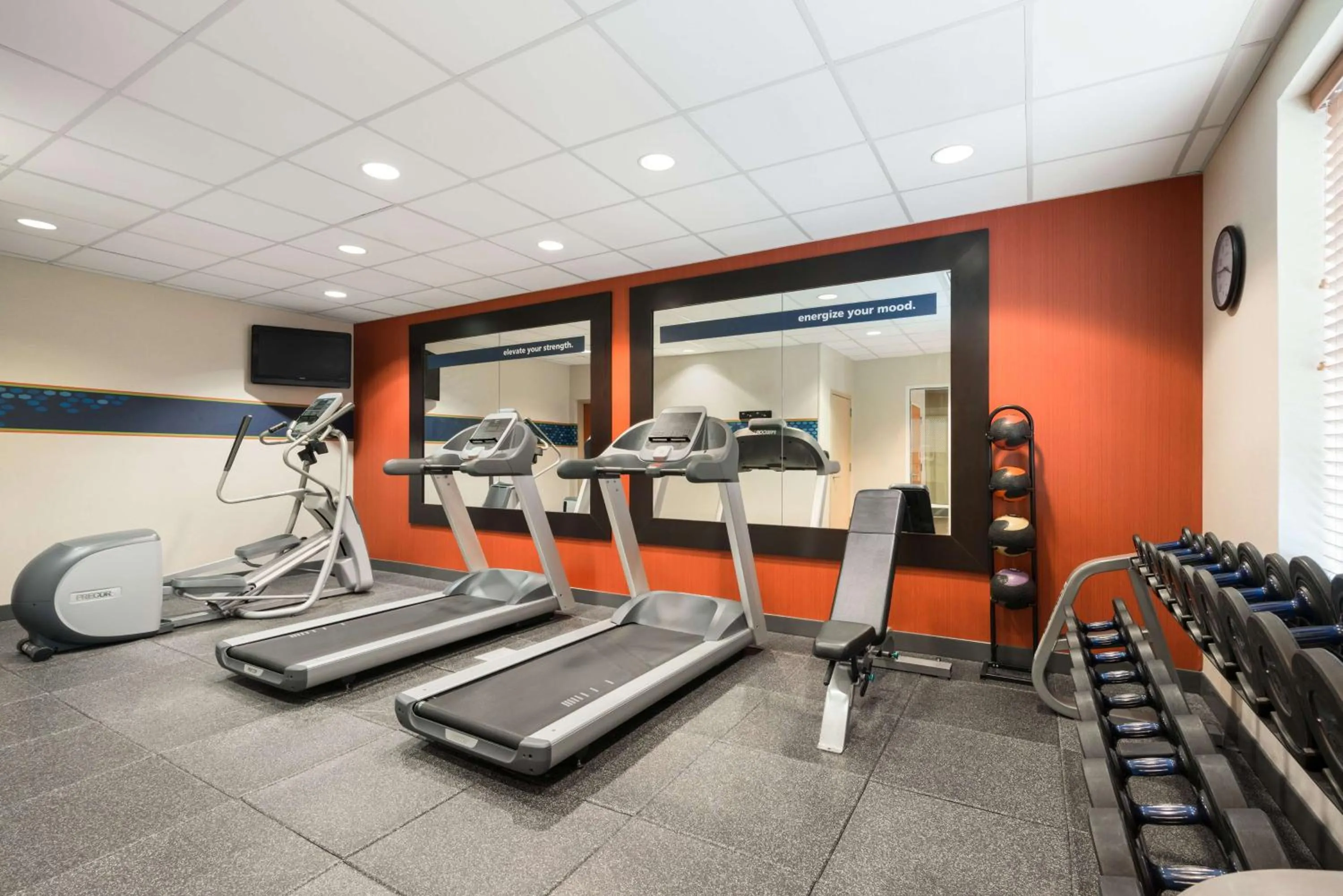 Fitness centre/facilities in Hampton Inn & Suites Williamsburg-Central