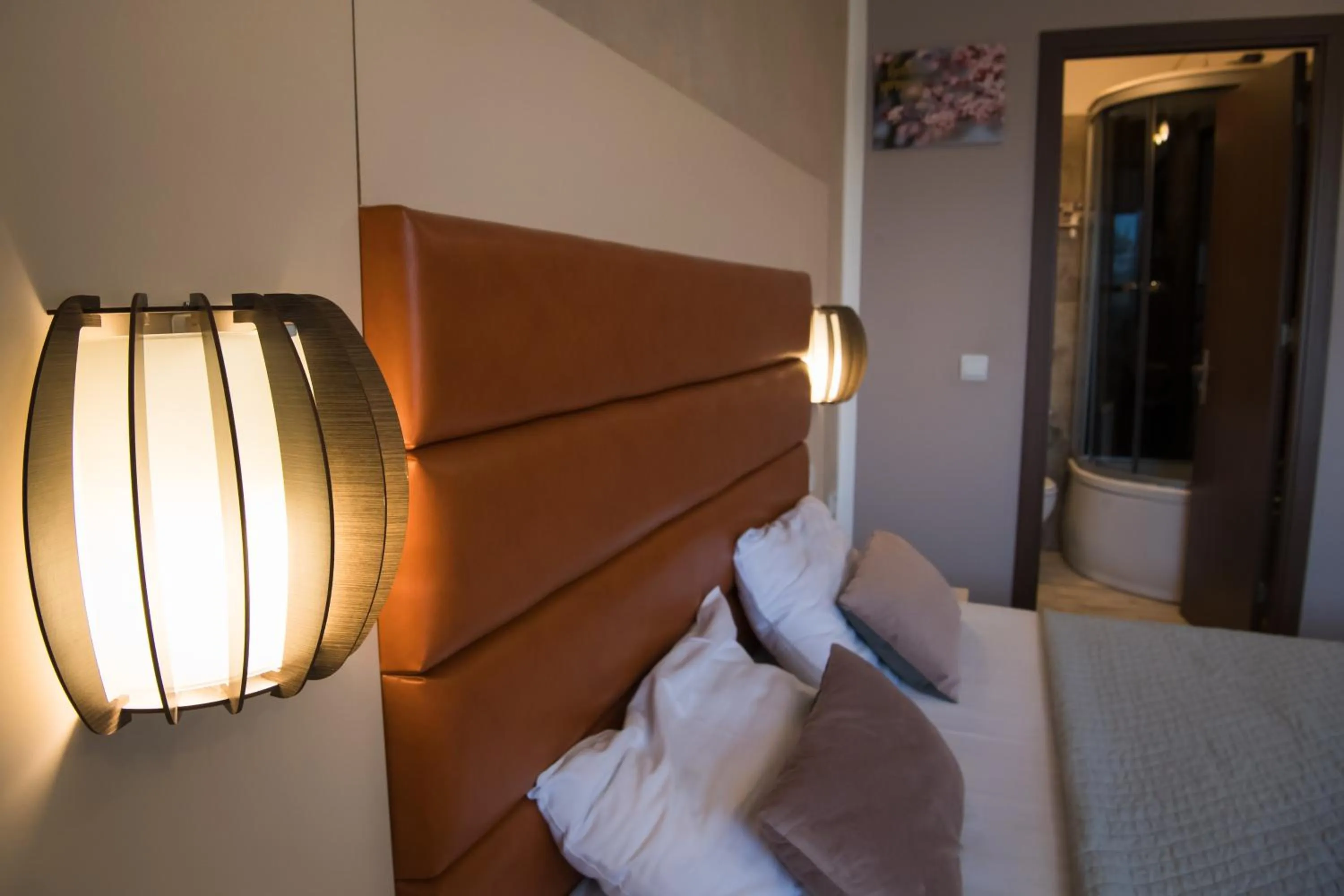 Bed in MBI Travel Inn