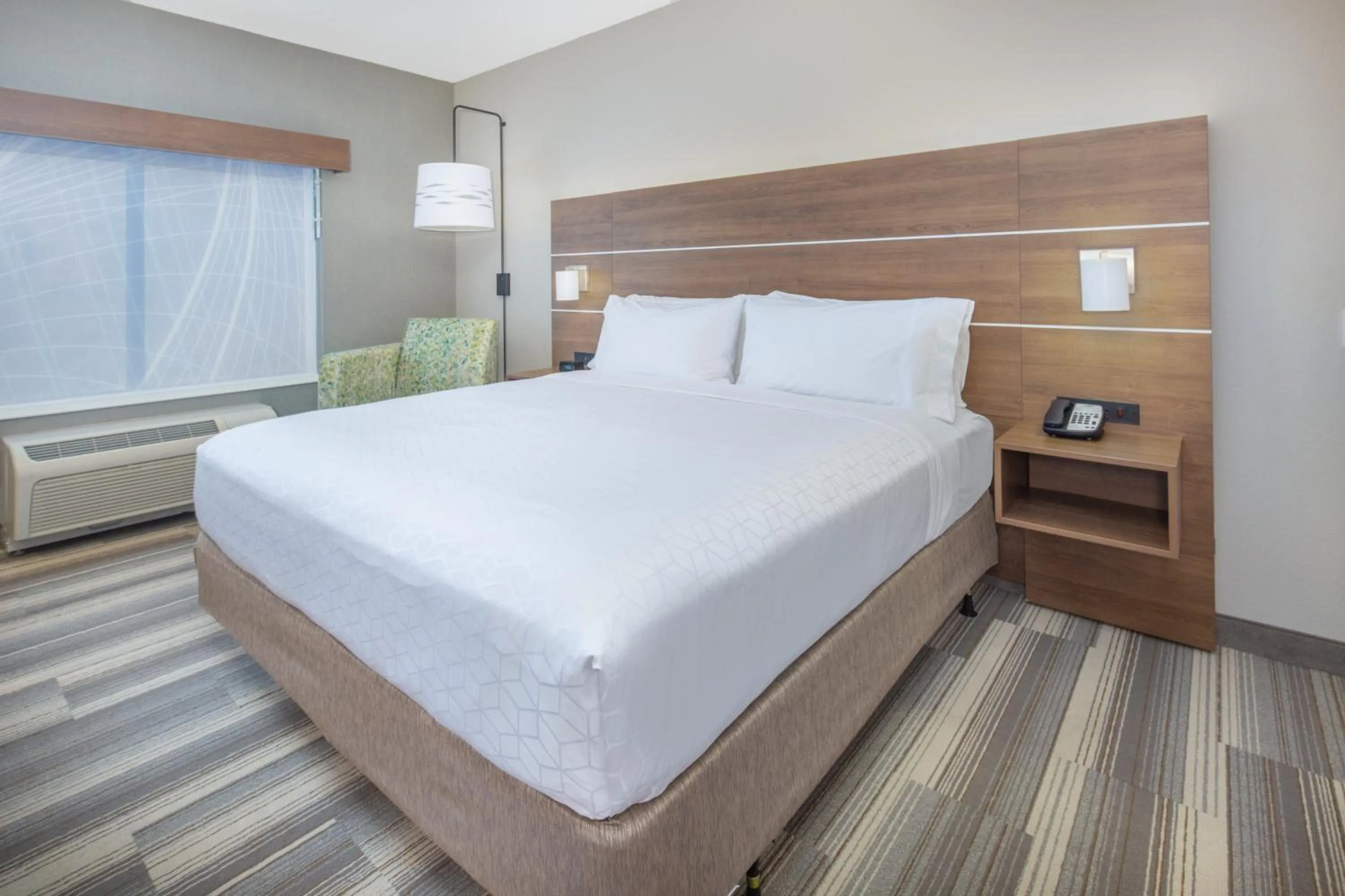 Photo of the whole room, Bed in Holiday Inn Express Surprise by IHG