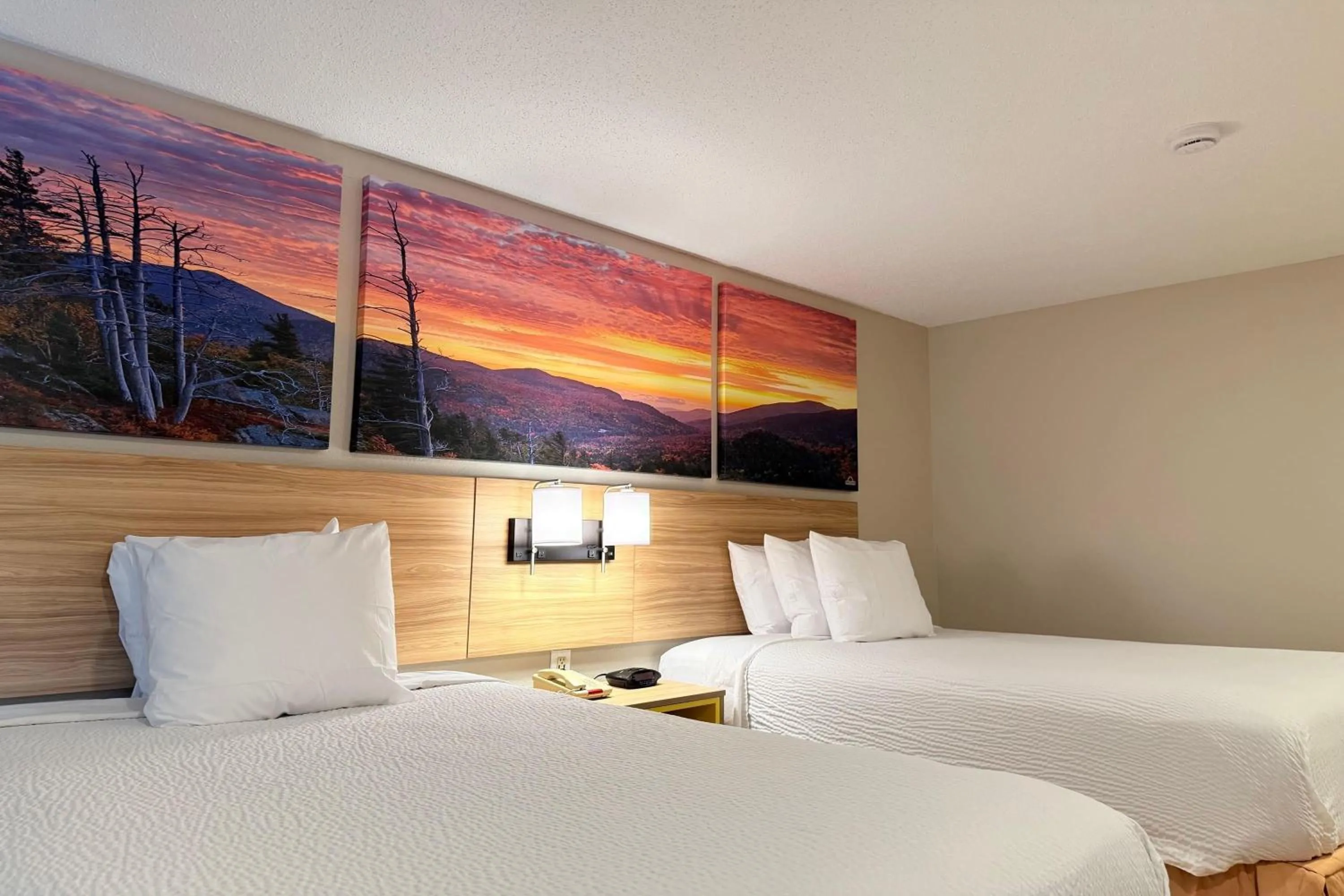 Photo of the whole room, Bed in Days Inn by Wyndham Torrington