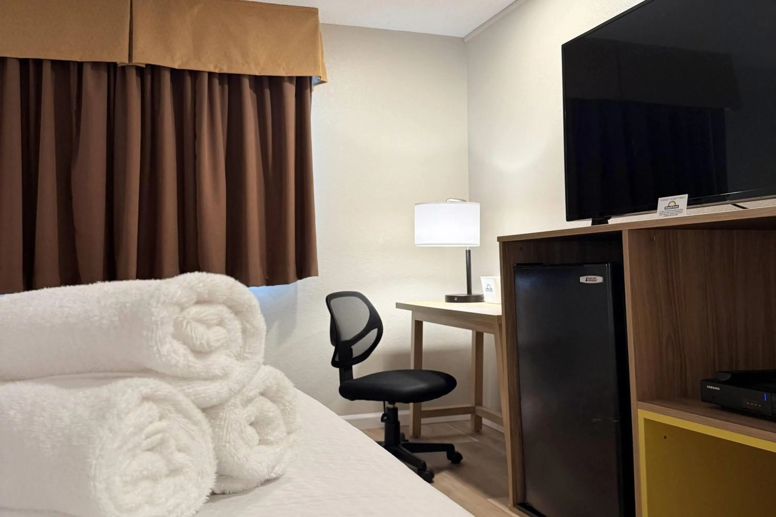 Photo of the whole room, Bed in Days Inn by Wyndham Torrington