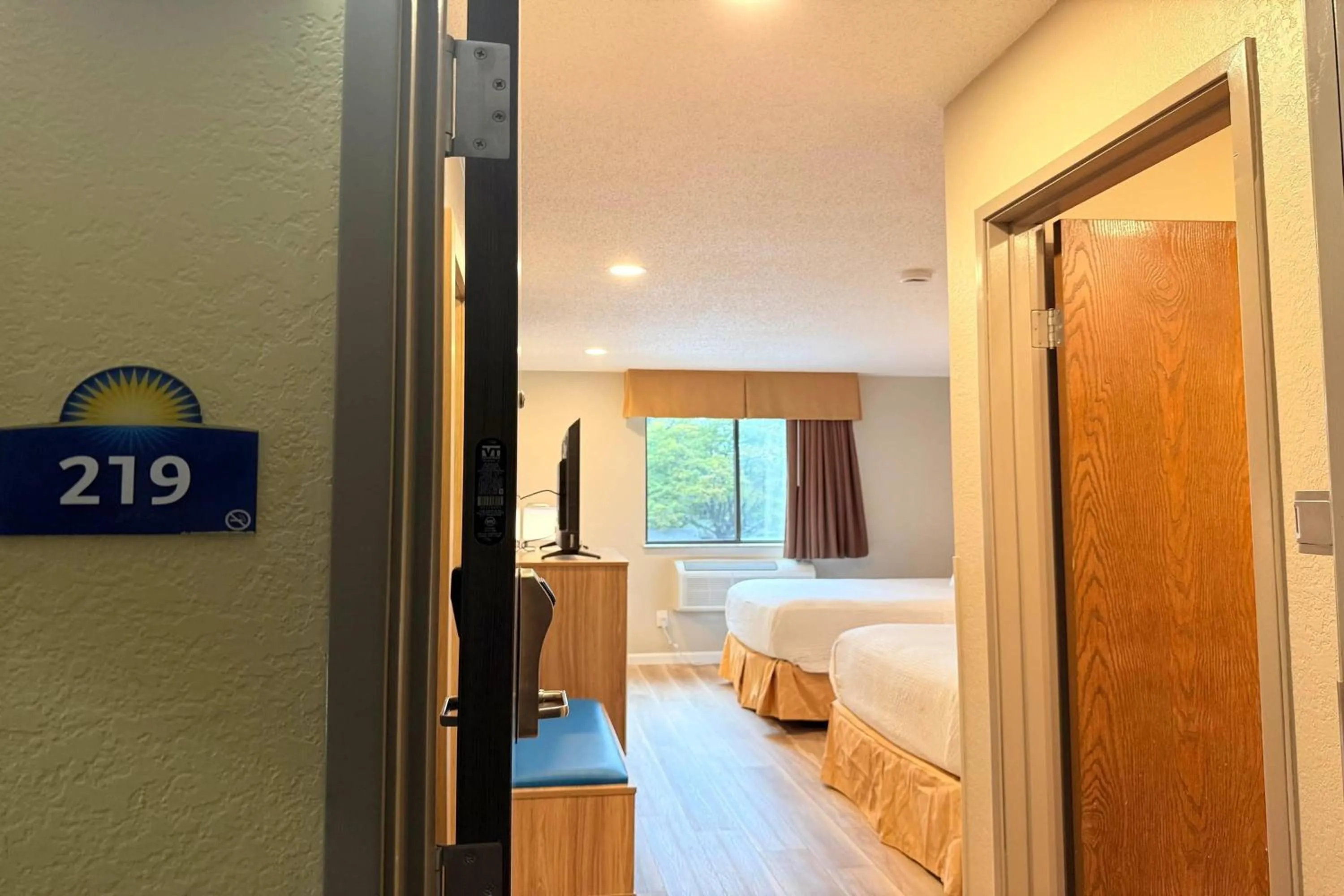 Photo of the whole room, Bed in Days Inn by Wyndham Torrington