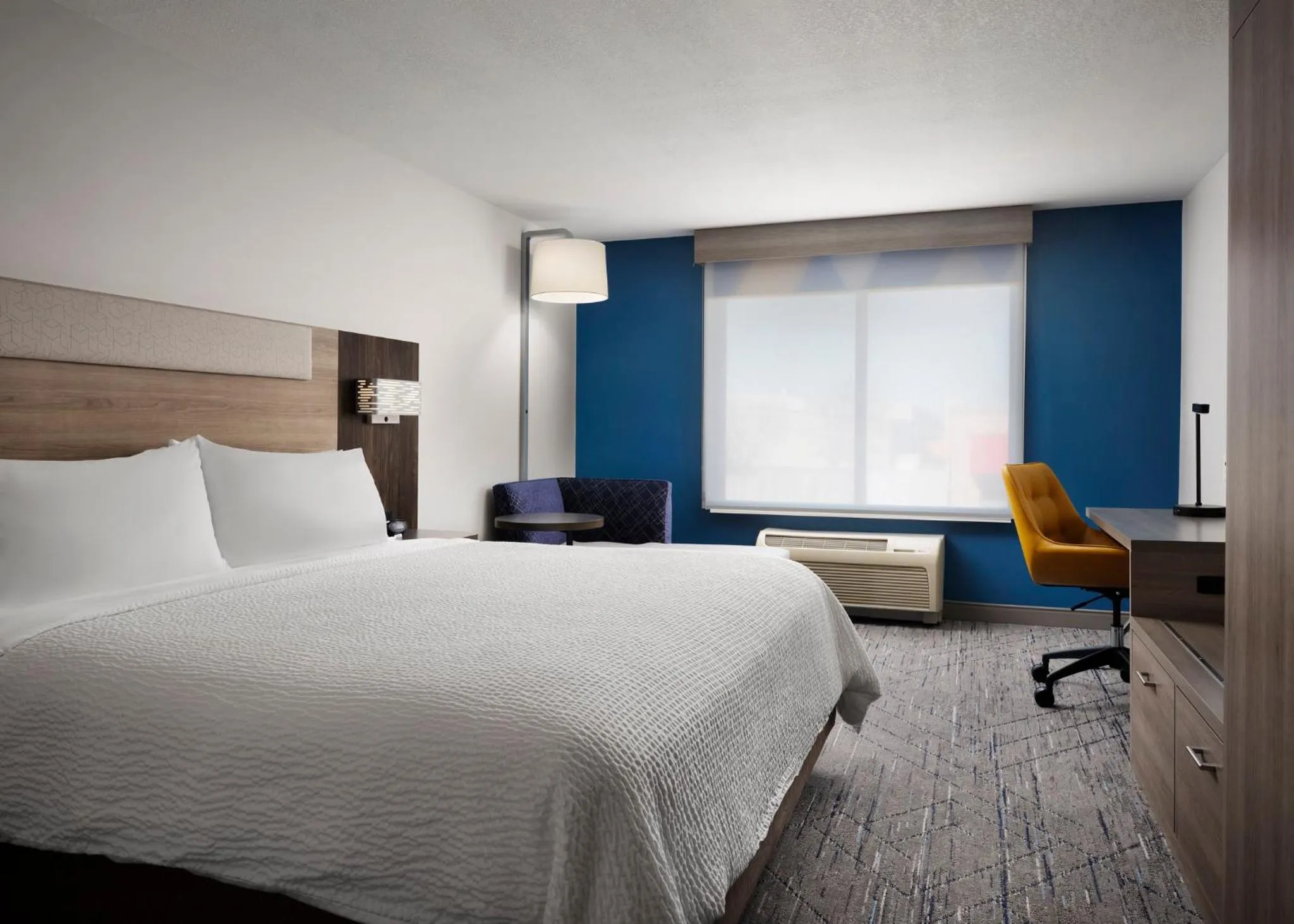 Photo of the whole room, Bed in Holiday Inn Express Peru-Lasalle Area by IHG