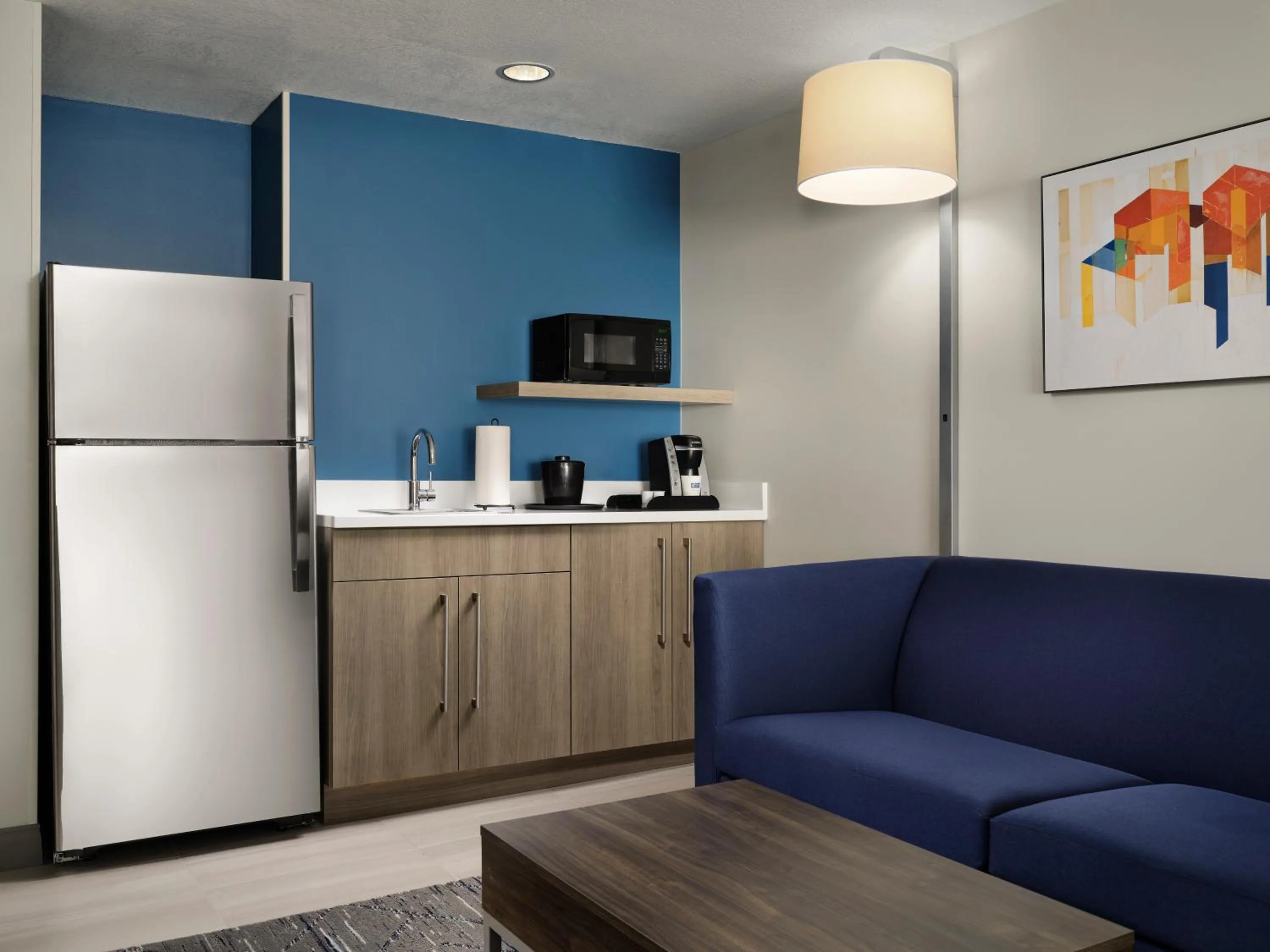 Kitchen or kitchenette in Holiday Inn Express Peru-Lasalle Area by IHG