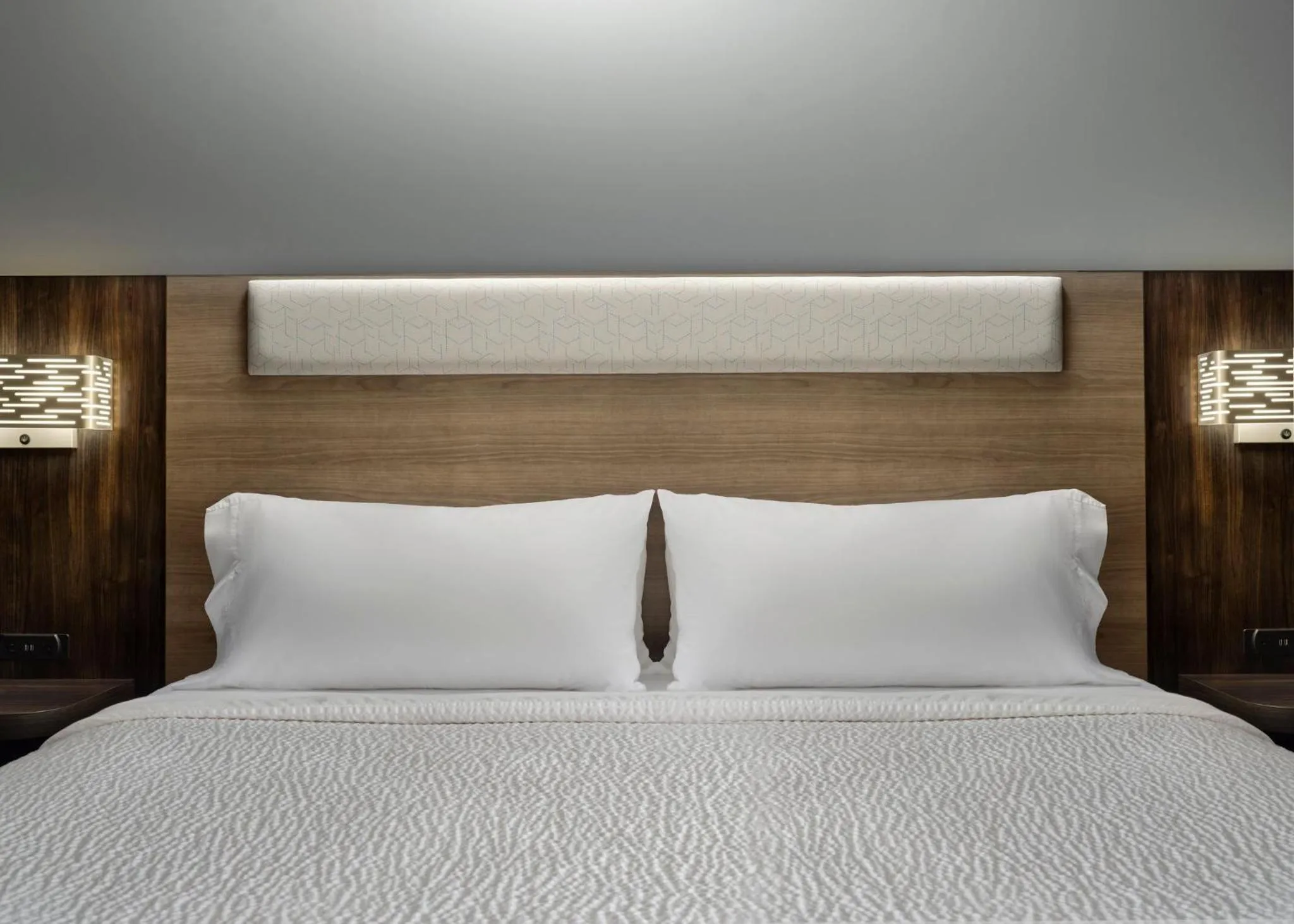 Photo of the whole room, Bed in Holiday Inn Express Peru-Lasalle Area by IHG