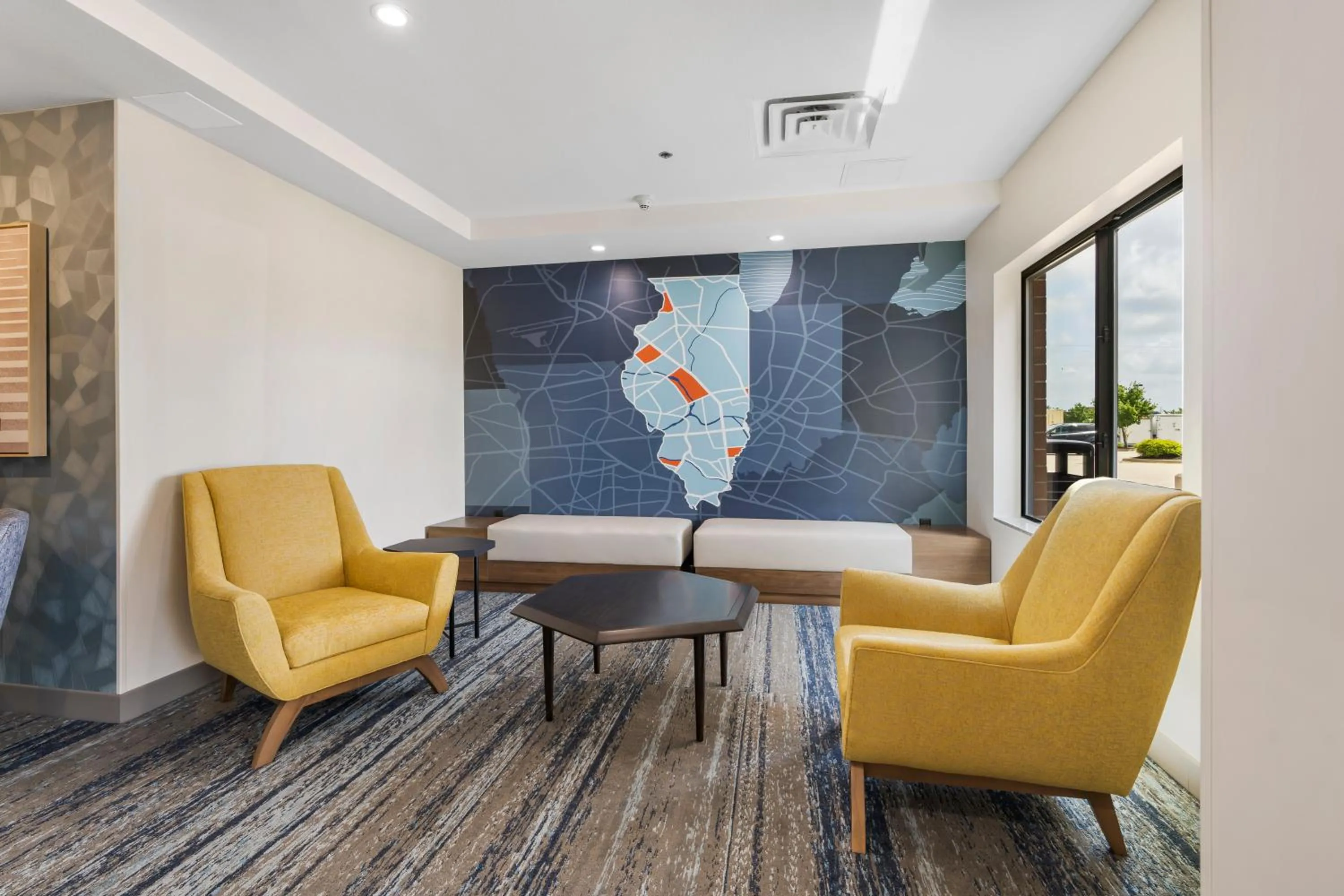 Lobby or reception in Holiday Inn Express Peru-Lasalle Area by IHG