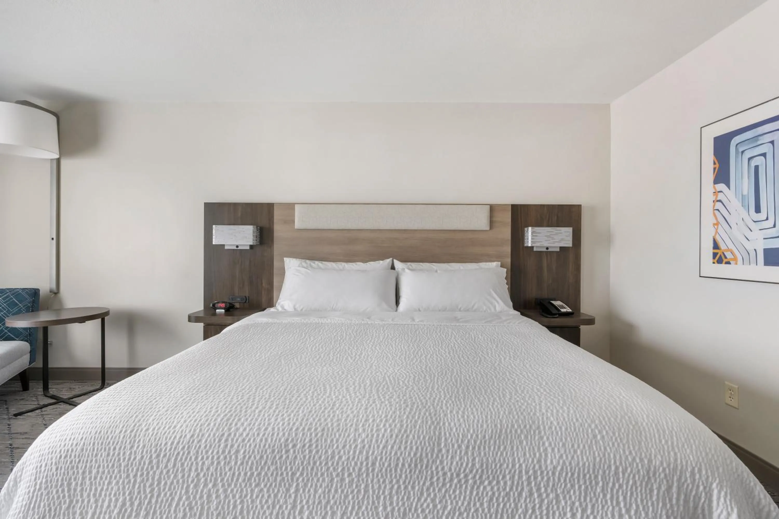 Bed in Holiday Inn Express Peru-Lasalle Area by IHG