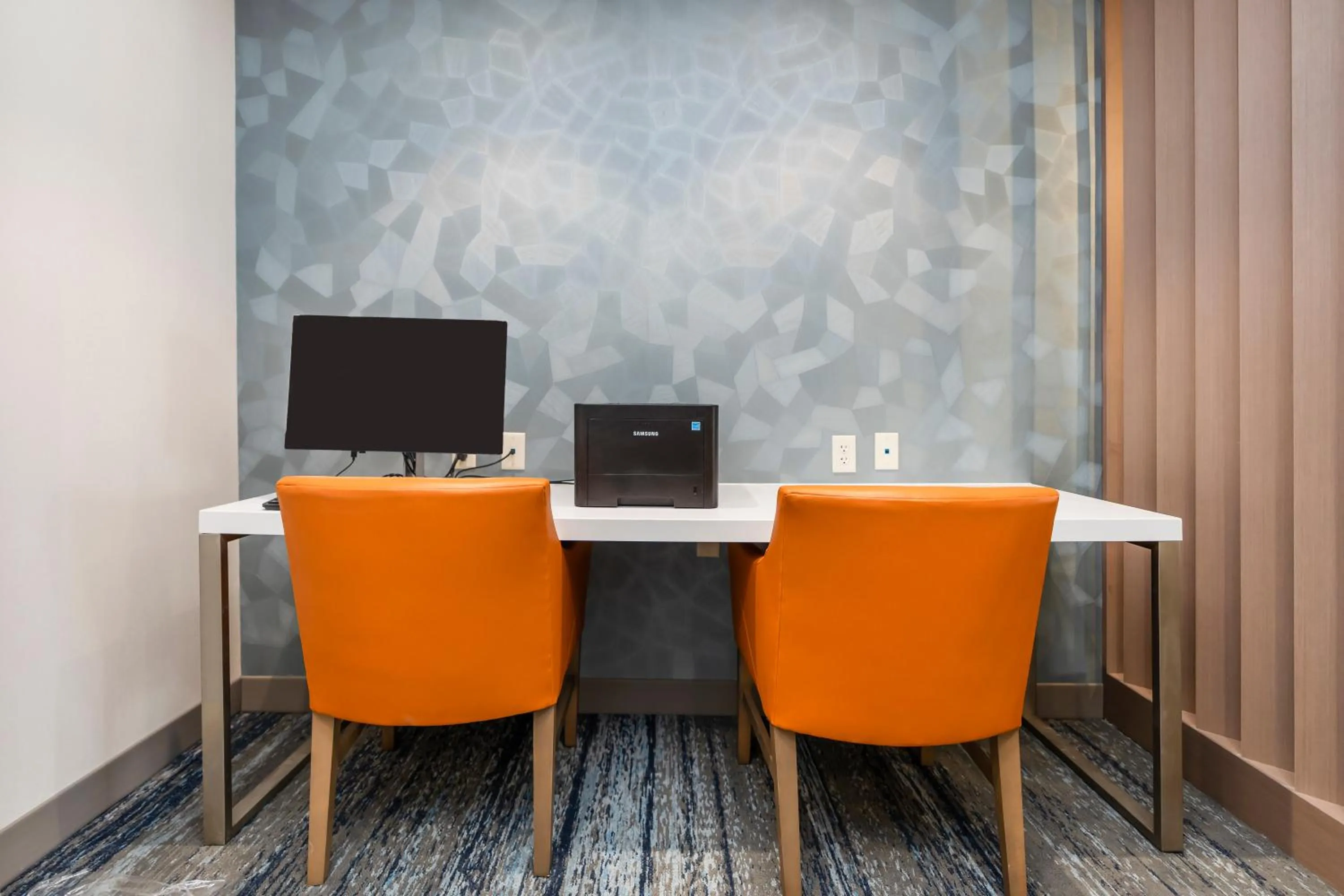 Business facilities in Holiday Inn Express Peru-Lasalle Area by IHG