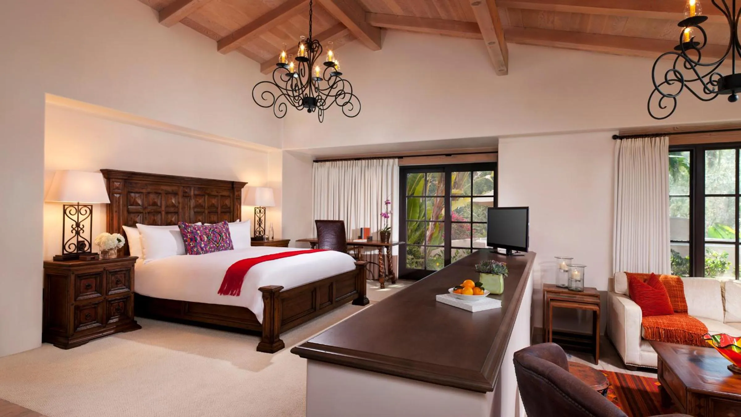 Bed in Rancho Valencia Resort and Spa