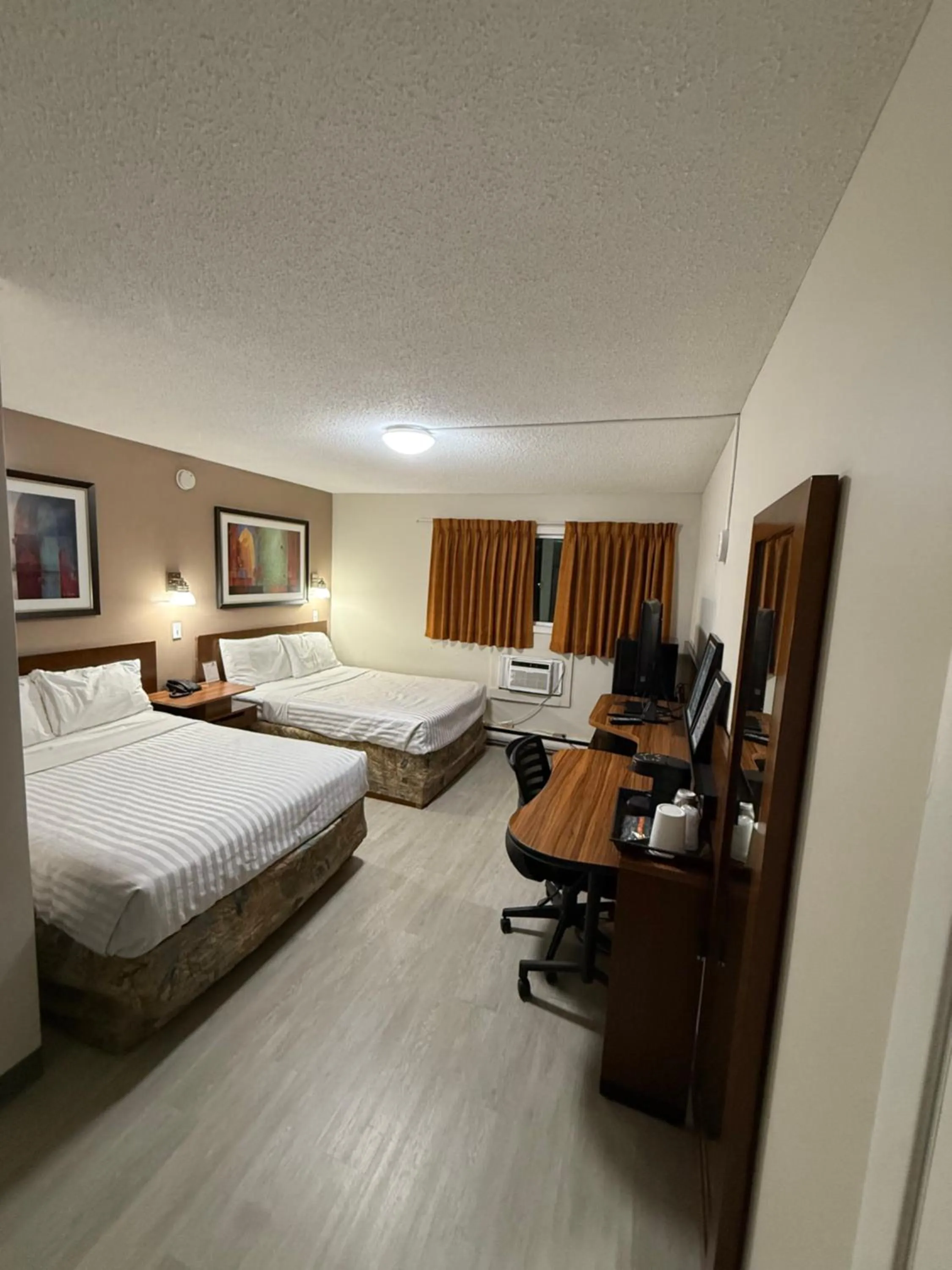 Bed in Canadas Best Value Inn Kelowna