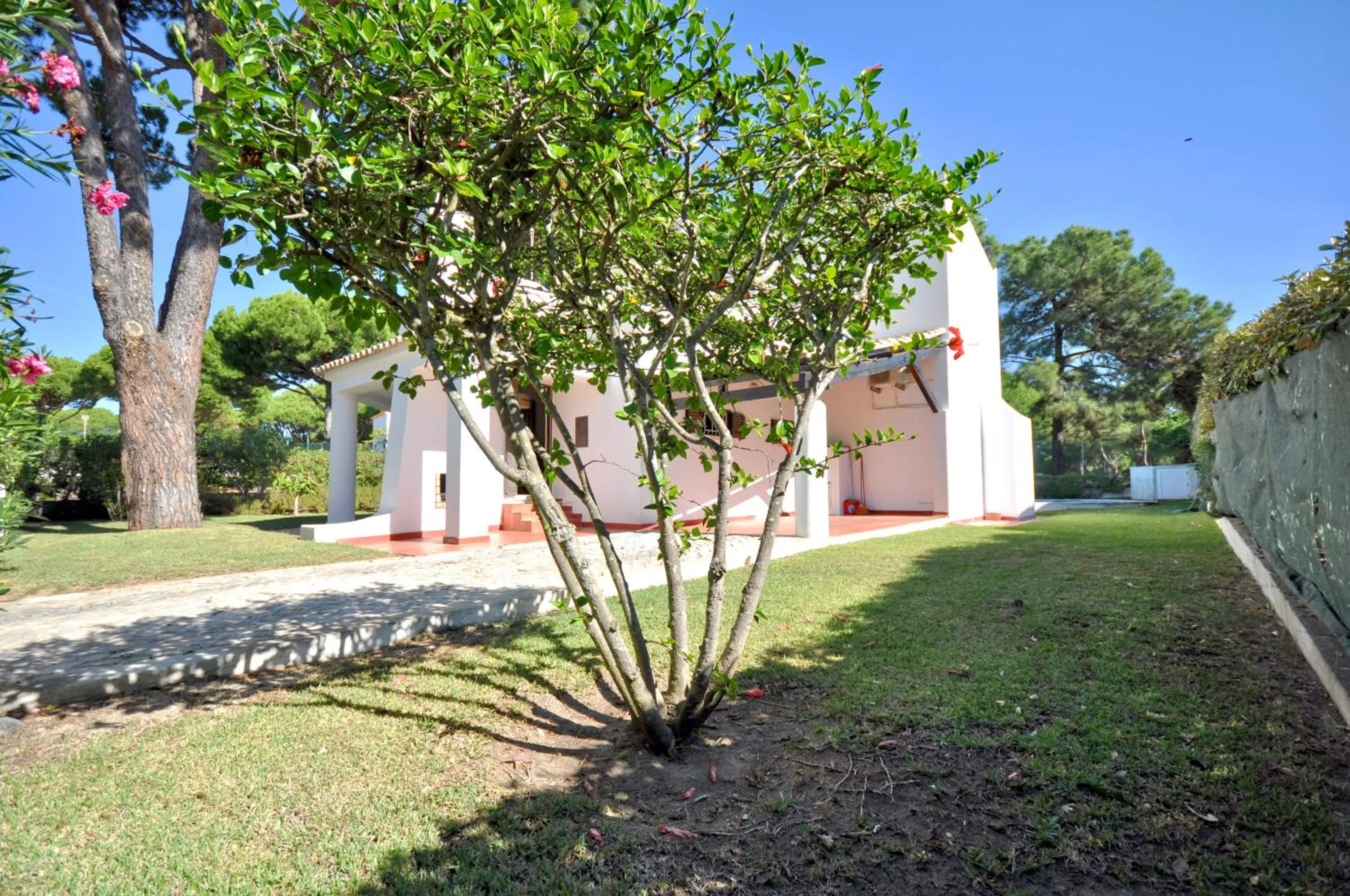 Garden in Private Pool villa, Walking distance to the centre, Golf Facing