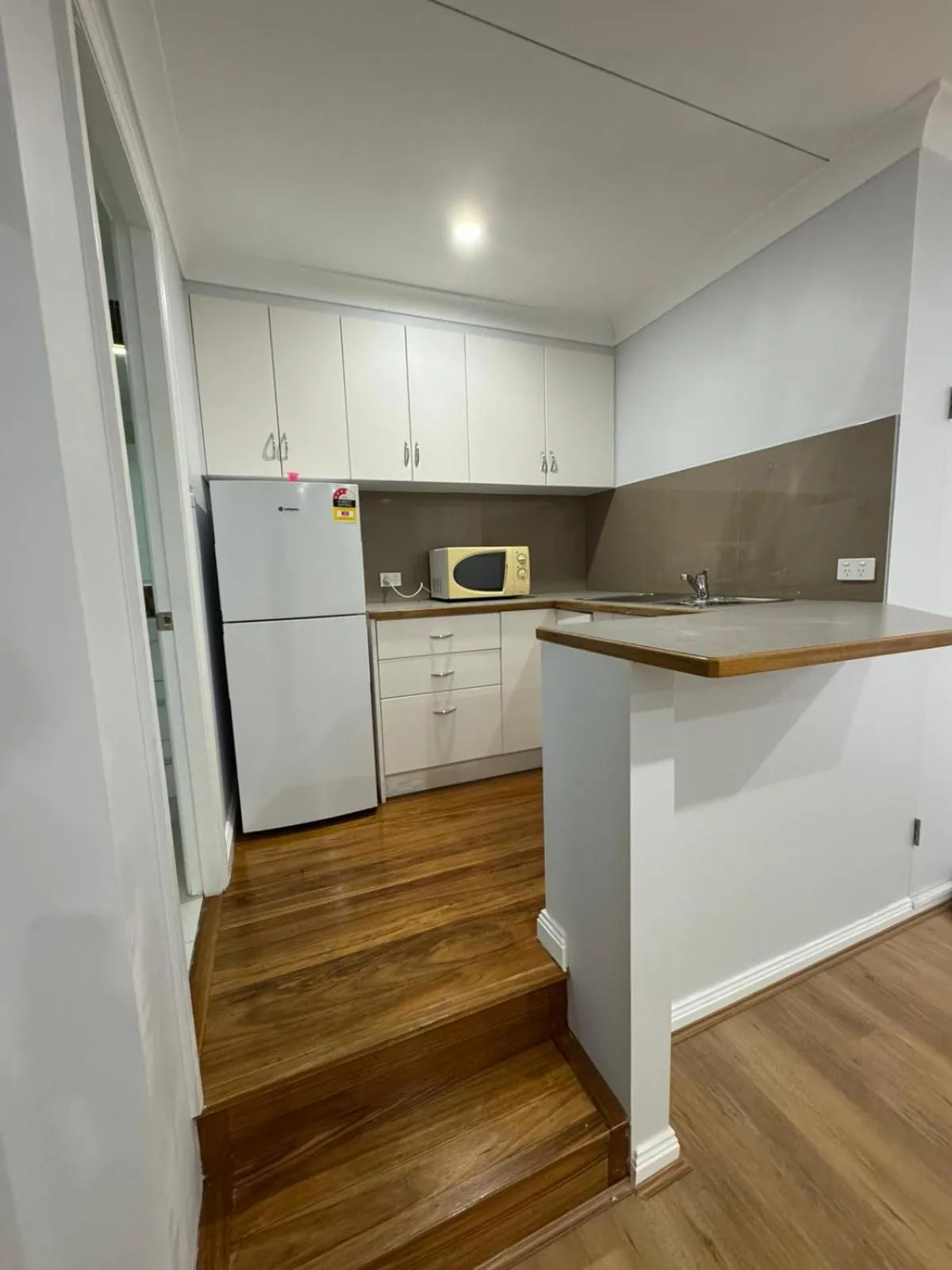 Kitchen or kitchenette in The Aston Motel Tamworth