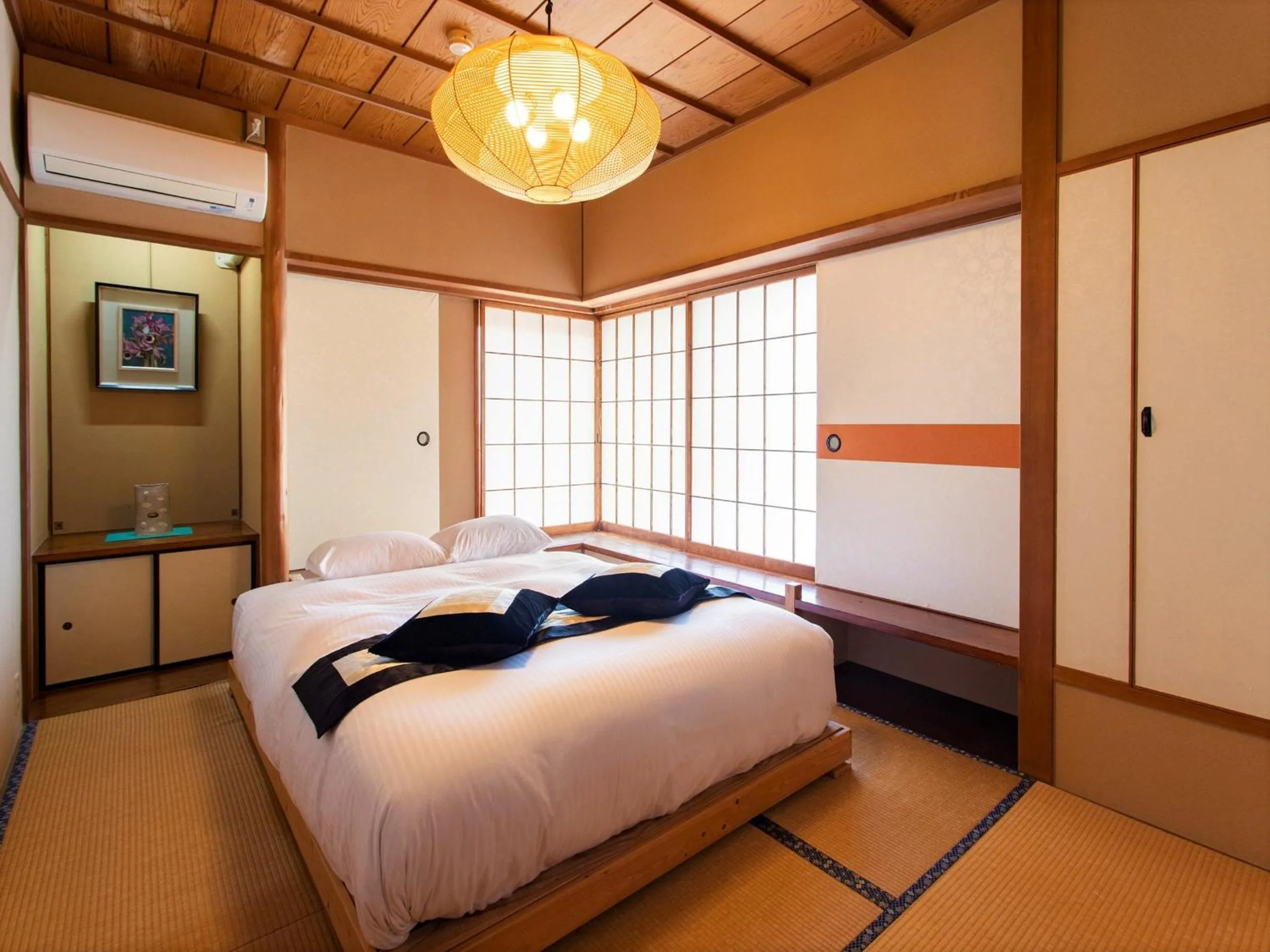 Bed in Kurofune Hotel