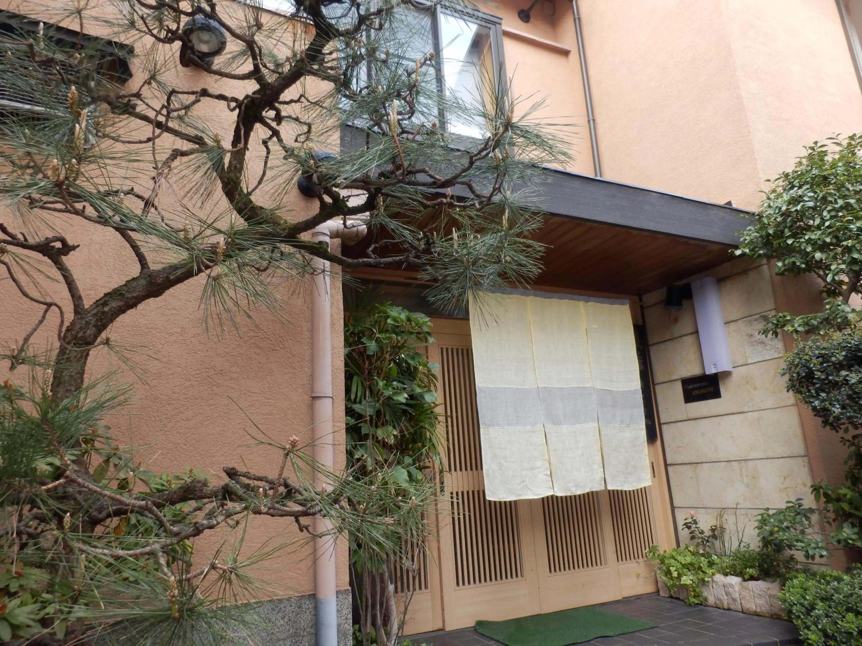 Facade/entrance in Kikunoya Ryokan