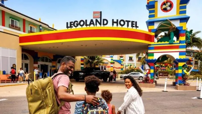 Facade/entrance in LEGOLAND California Hotel and Castle Hotel