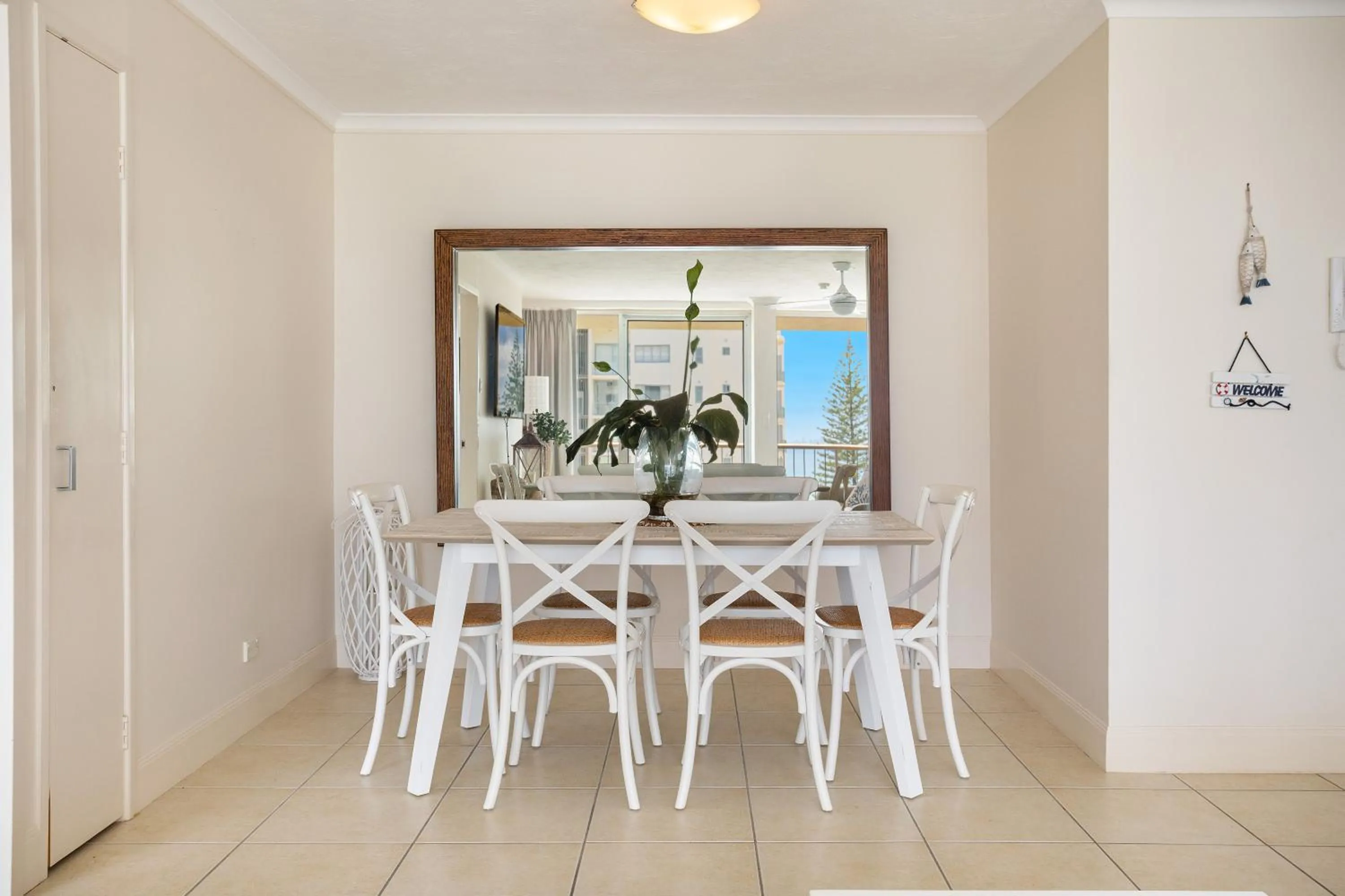 Dining area in Rainbow Commodore Coolangatta