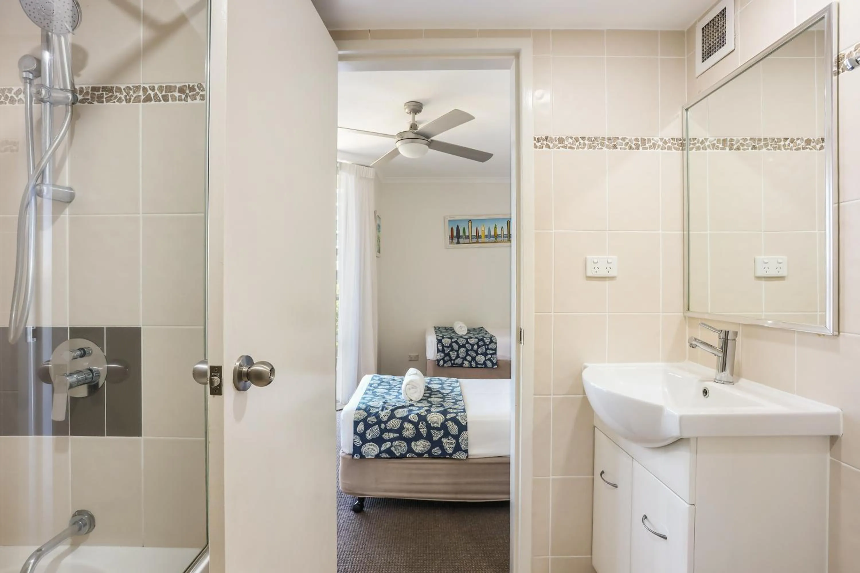 Bathroom in Rainbow Commodore Coolangatta