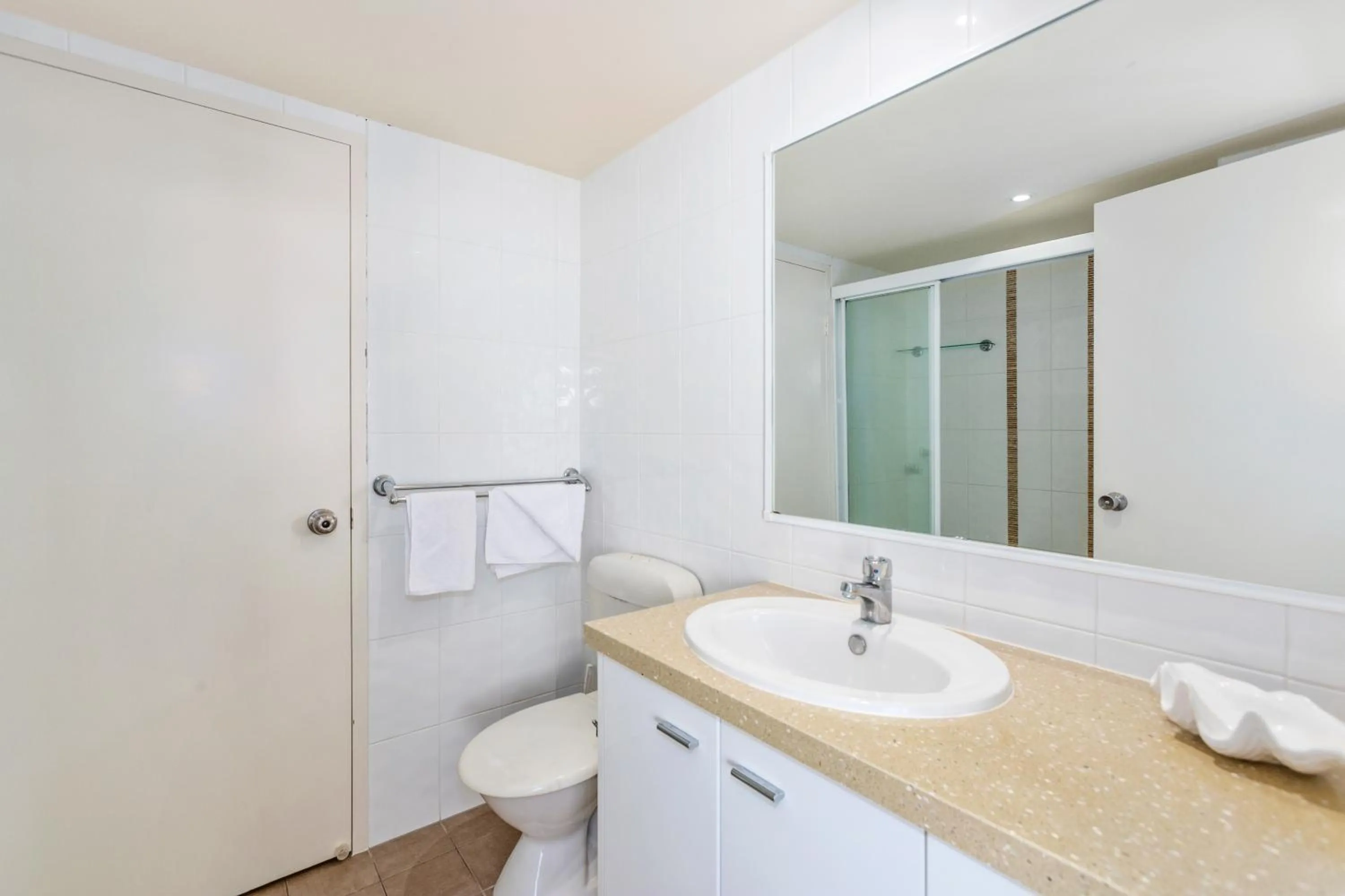 Bathroom in Rainbow Commodore Coolangatta