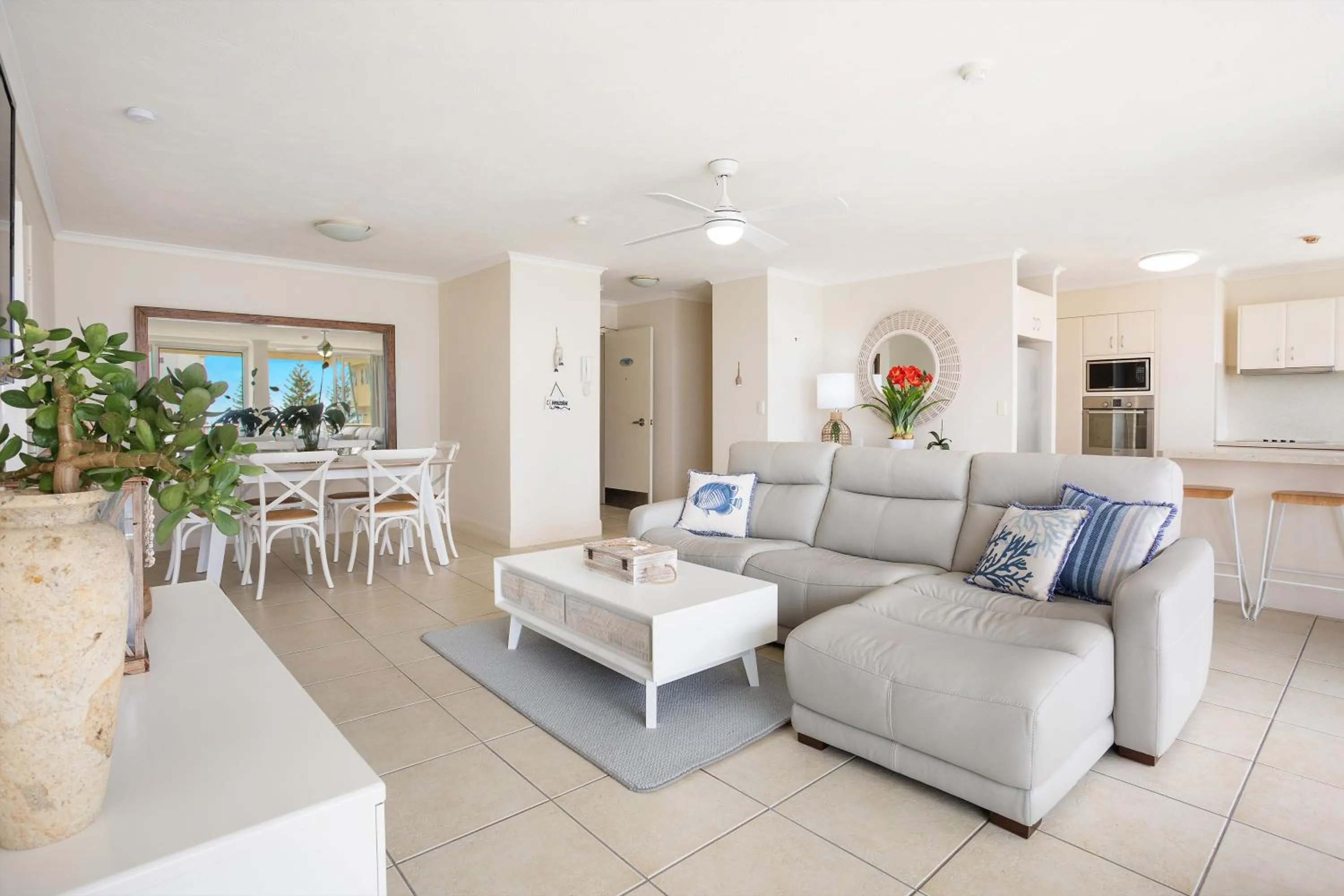 Living room in Rainbow Commodore Coolangatta