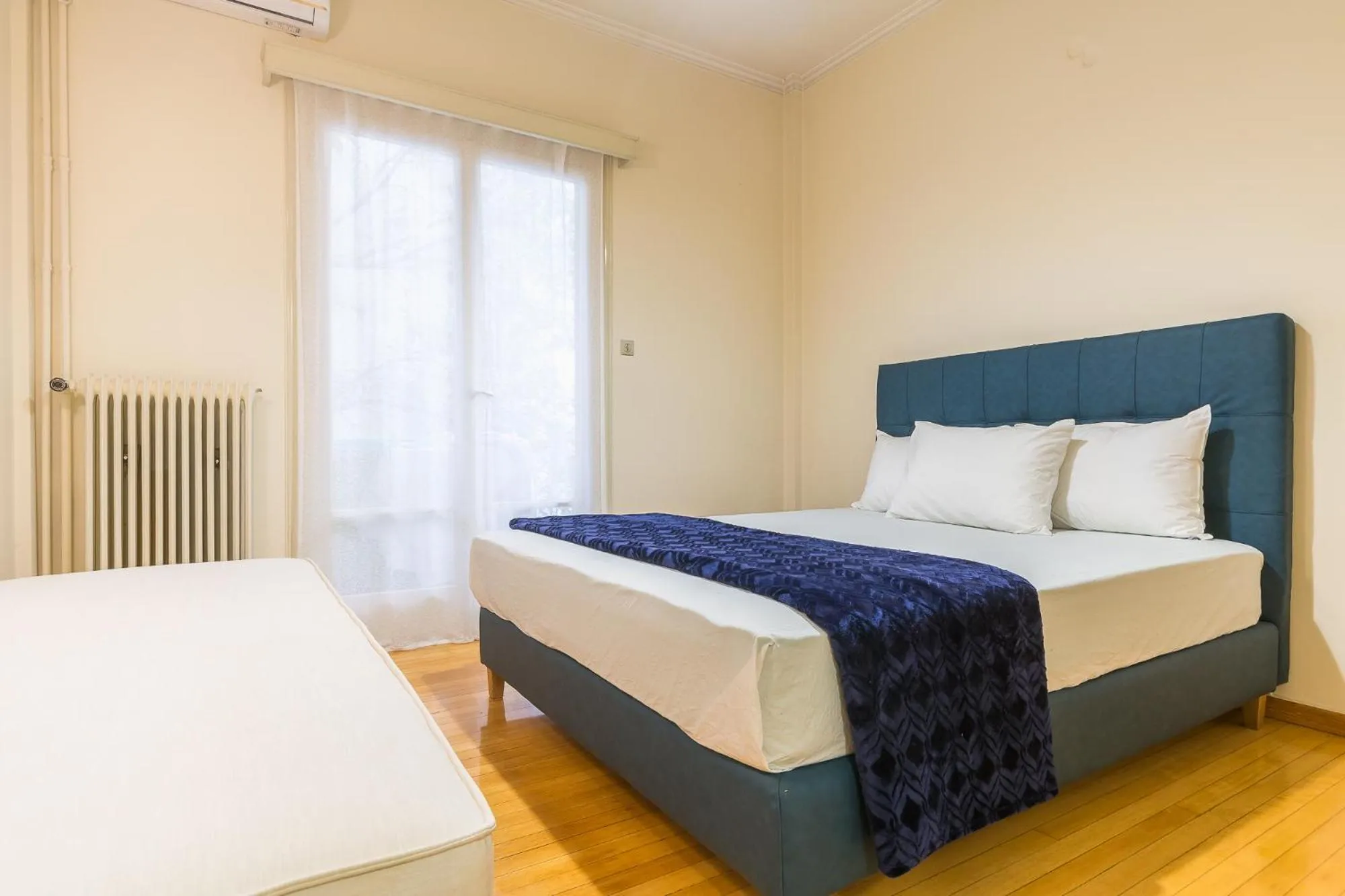 Bed in Victoria Queens Paradise Apartments