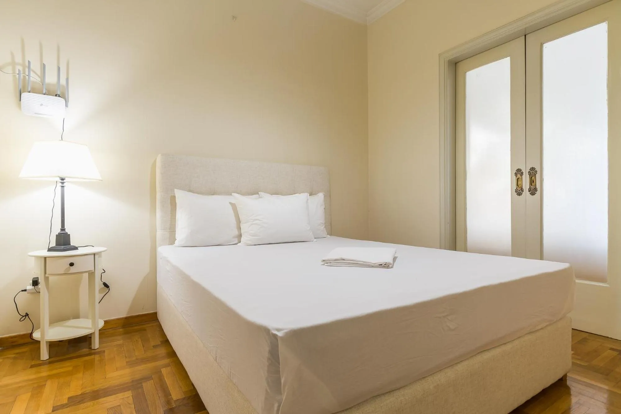 Bed in Victoria Queens Paradise Apartments