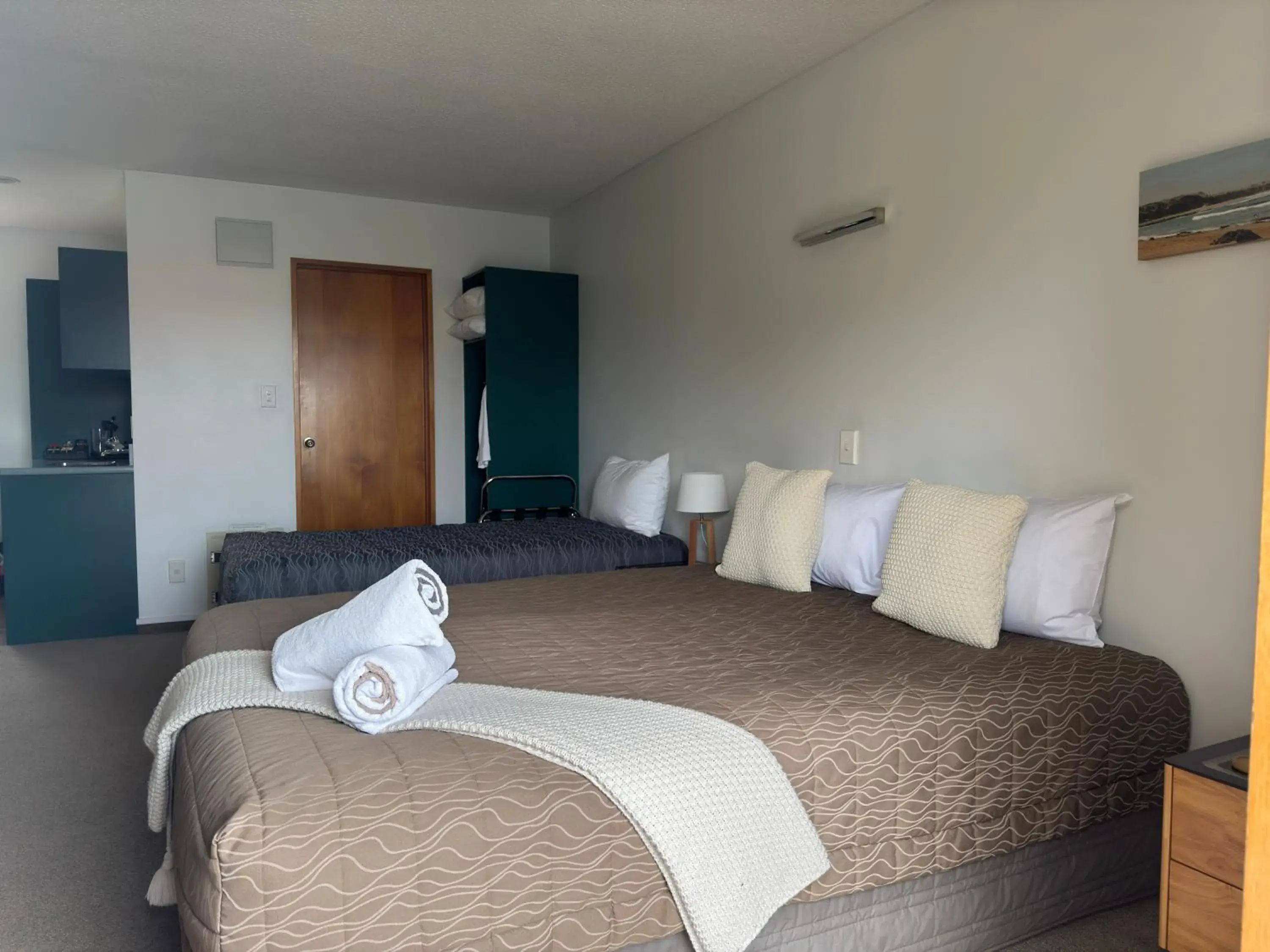 Studio in ASURE Ambassador Motor Lodge Studio in ASURE Ambassador Motor Lodge