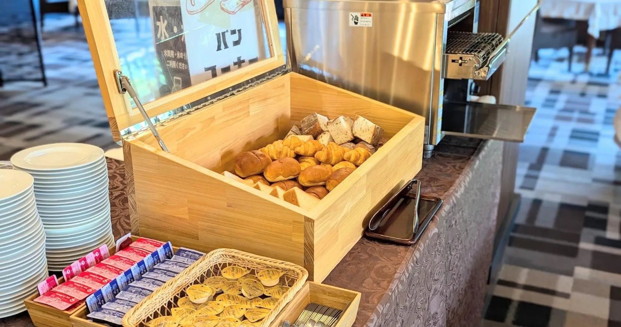 Buffet breakfast in Villa the Club Karuizawa