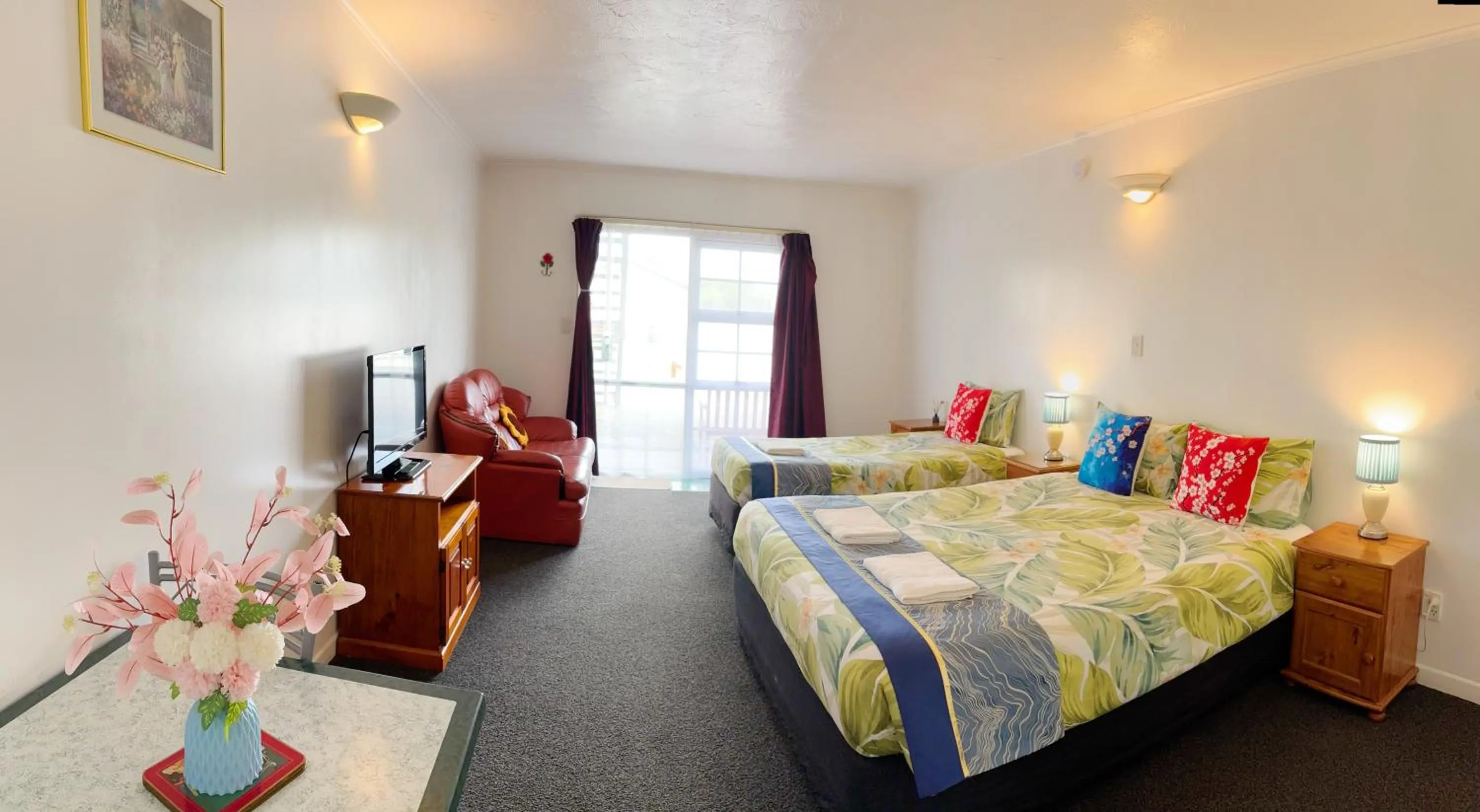 Bedroom, Bed in Kerry's Motel