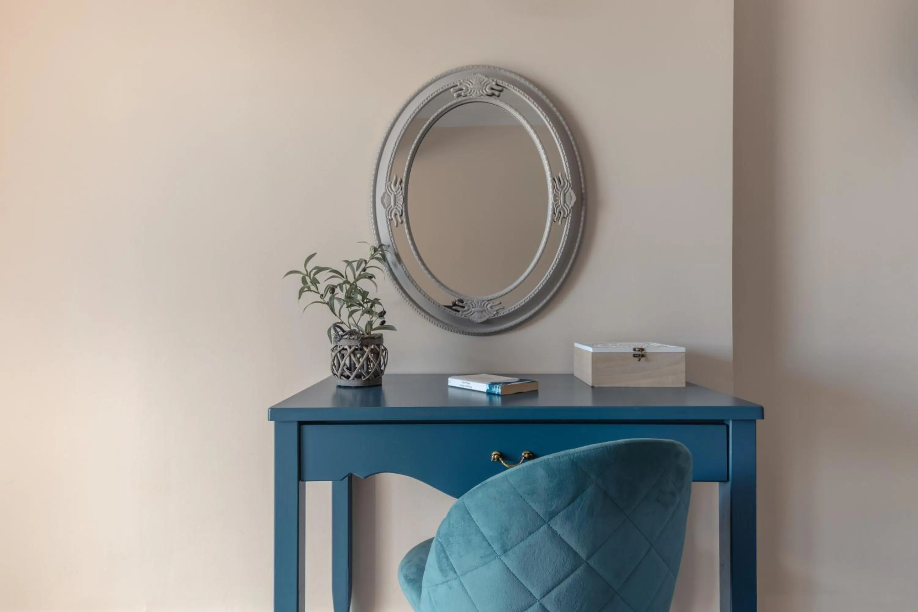 hair dresser in Red Tower Hotel