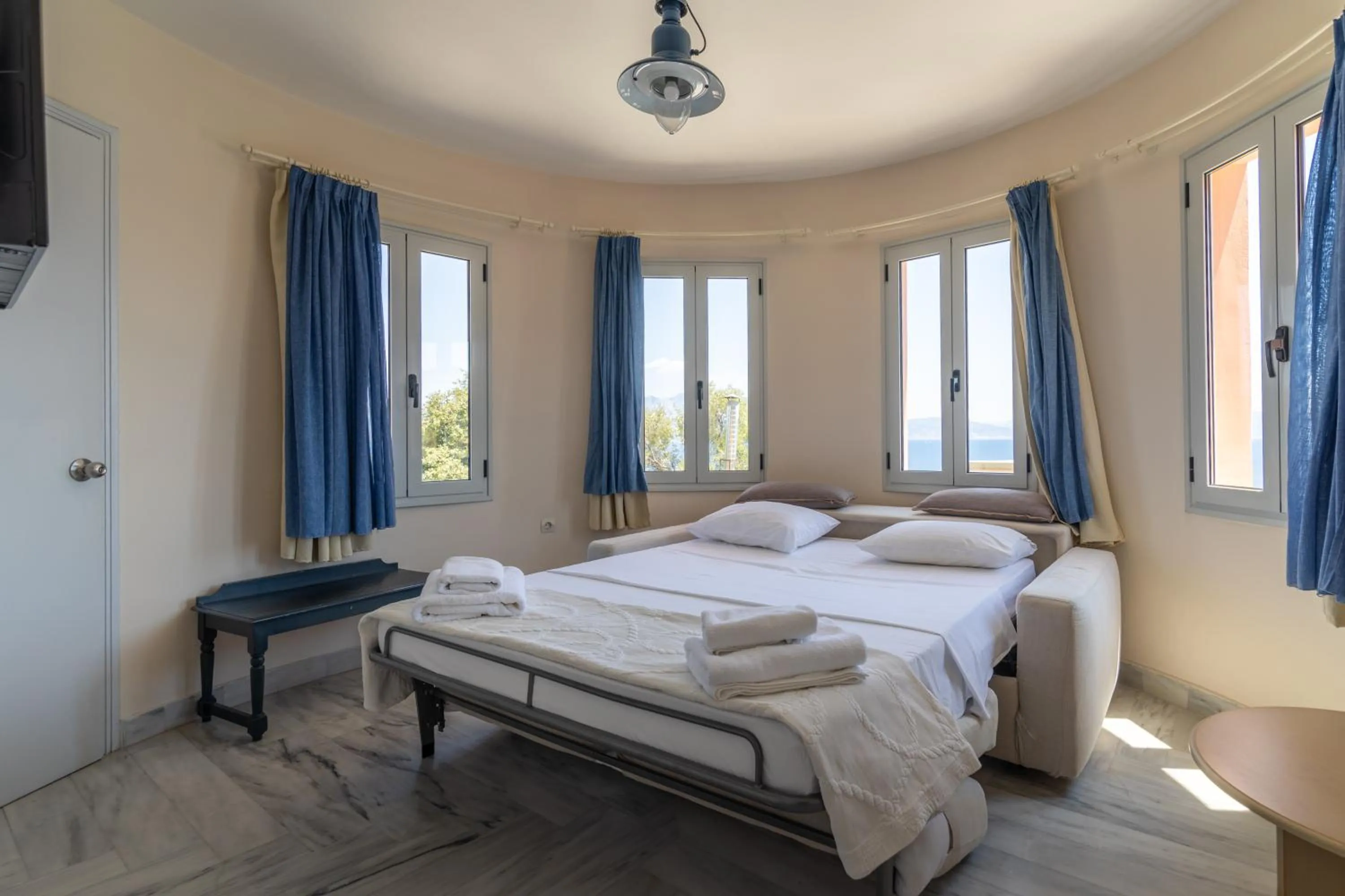 Bed in Red Tower Hotel