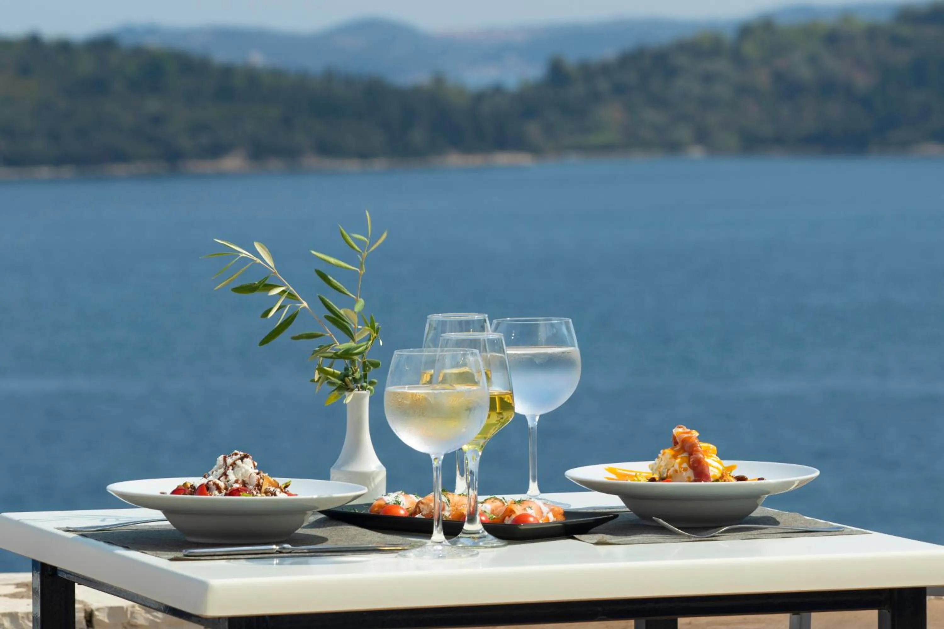 Restaurant/places to eat in Red Tower Hotel