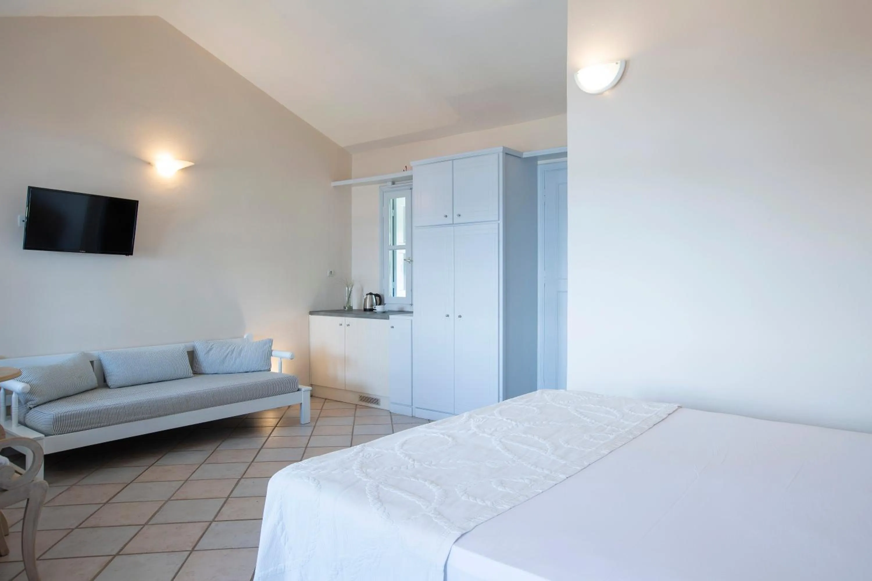 Bedroom, Bed in Red Tower Hotel