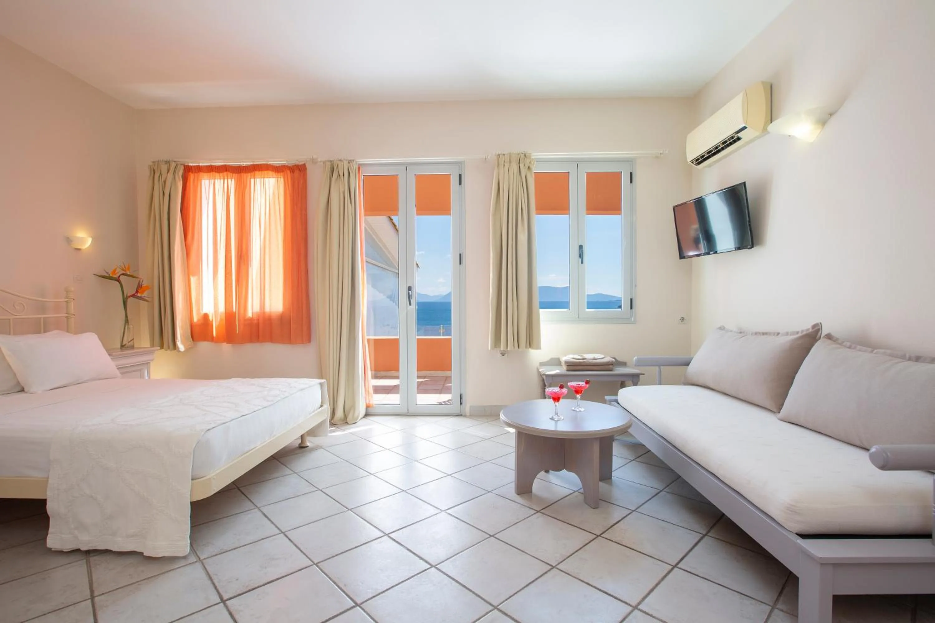 Bedroom, Bed in Red Tower Hotel