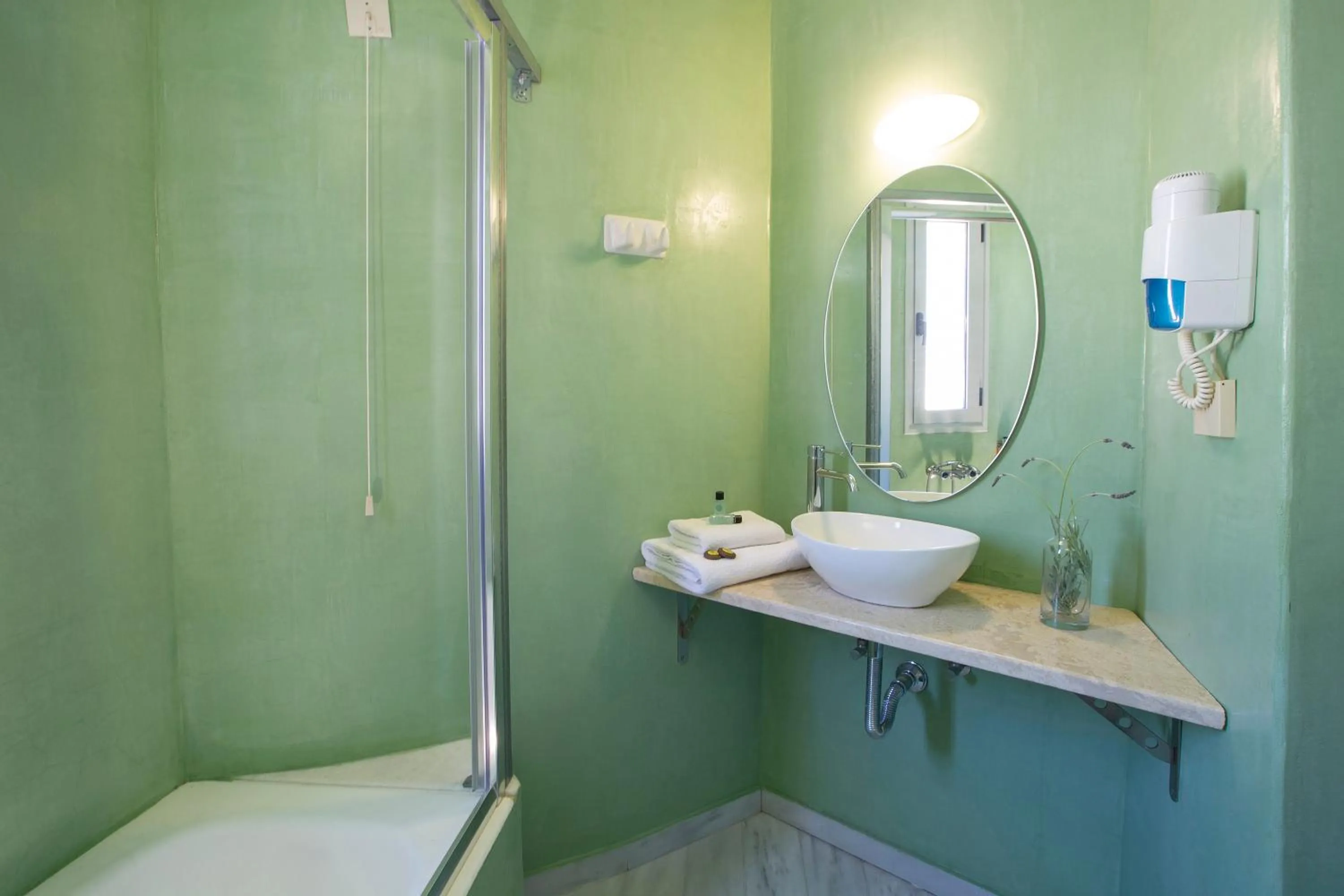 Bathroom in Red Tower Hotel