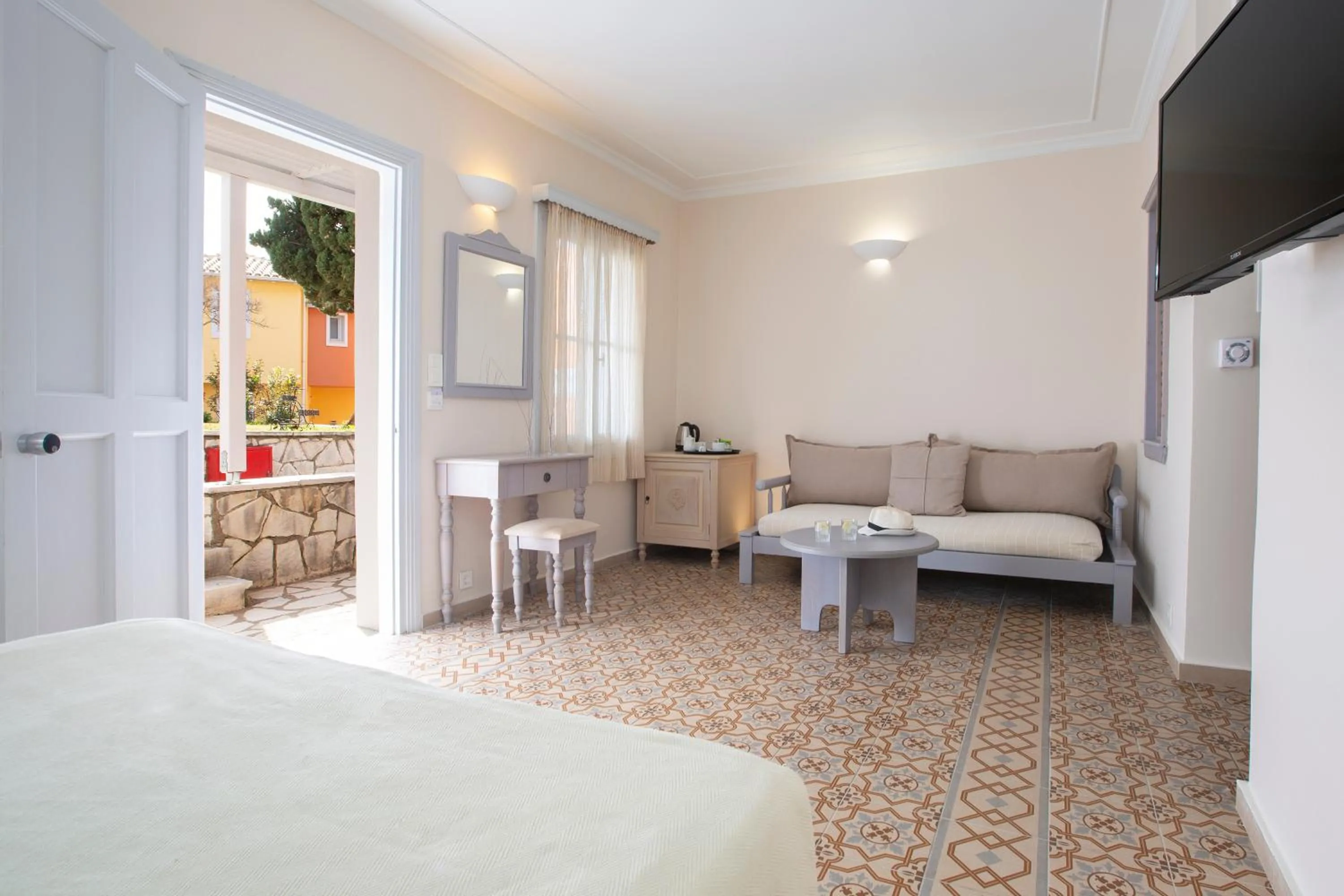 TV and multimedia, Bed in Red Tower Hotel