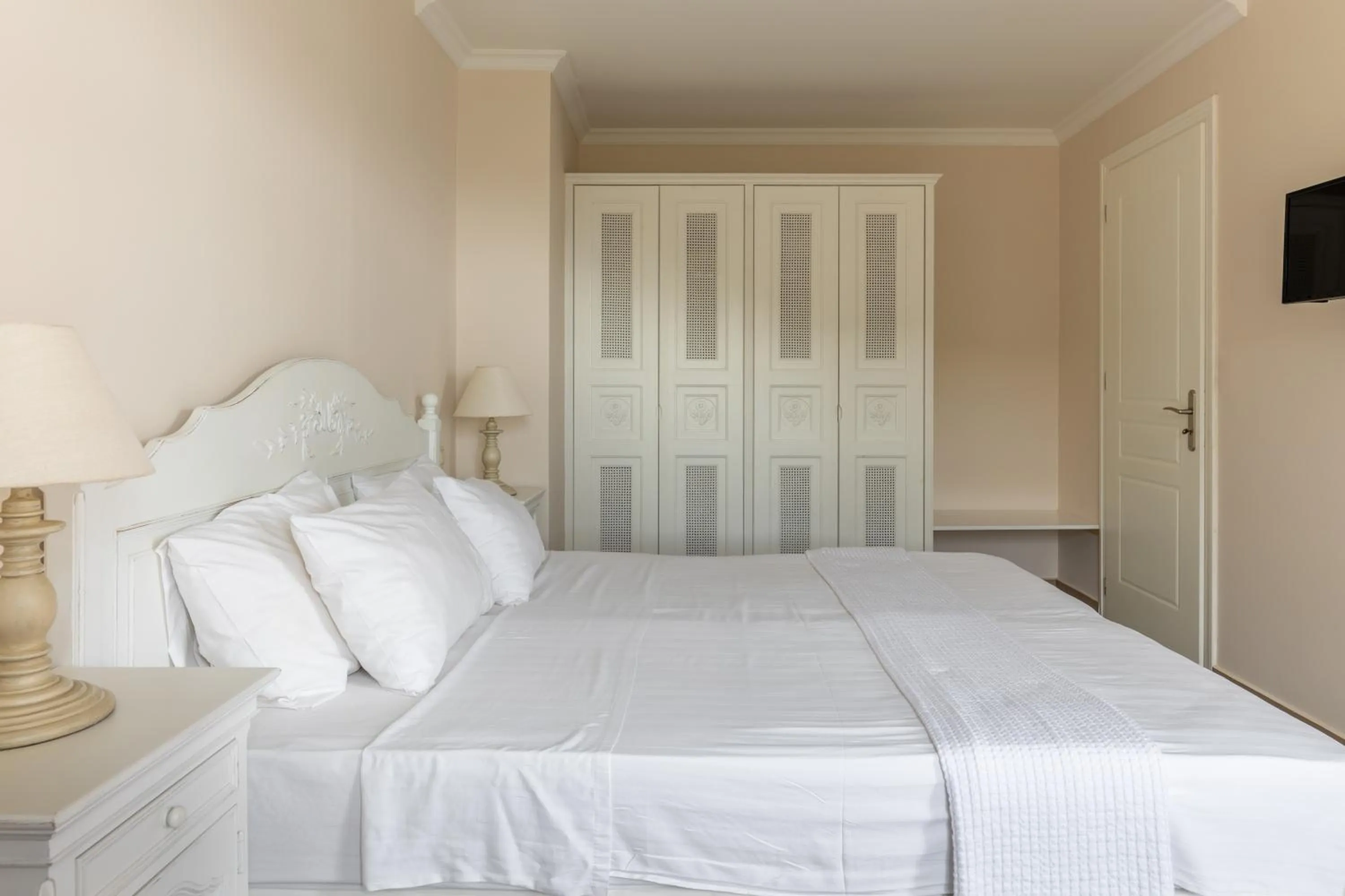 Bed in Red Tower Hotel