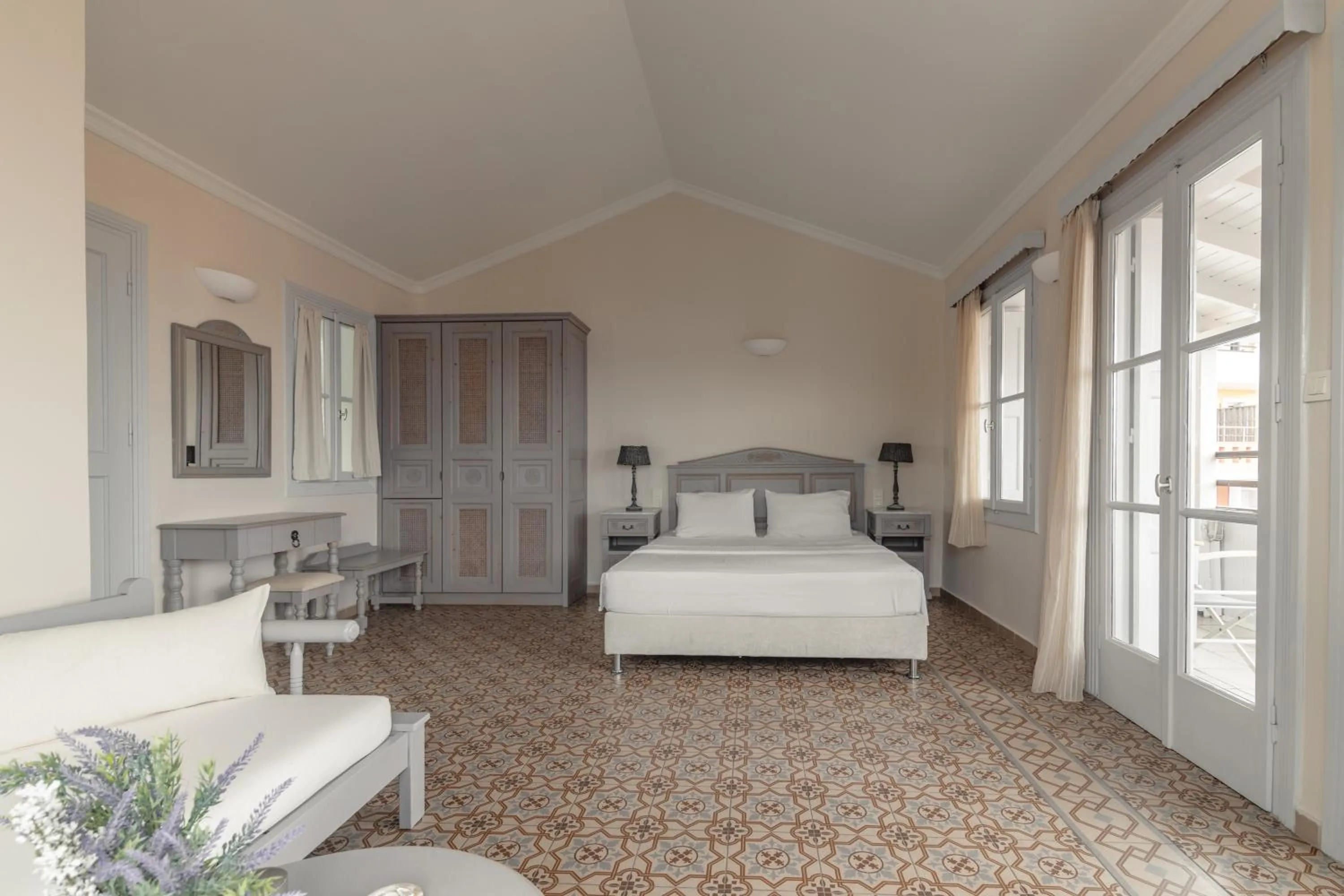 Photo of the whole room, Bed in Red Tower Hotel